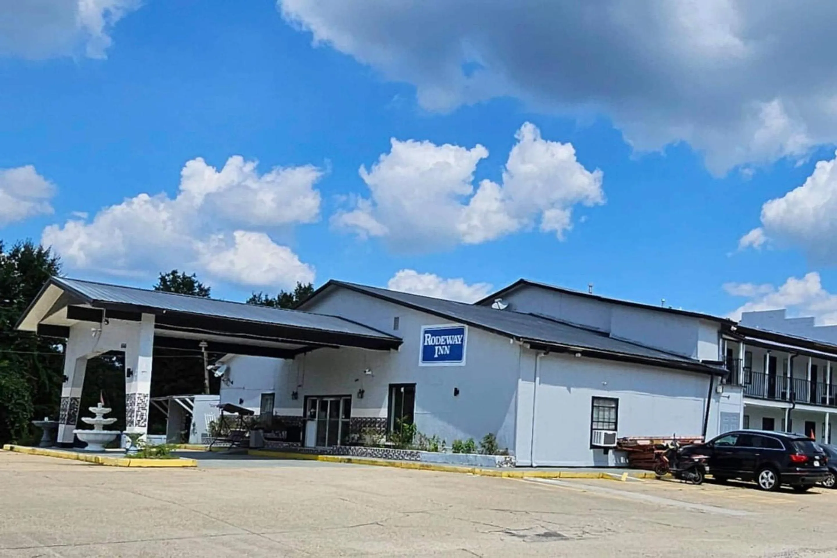 Property building in Rodeway Inn Hattiesburg North