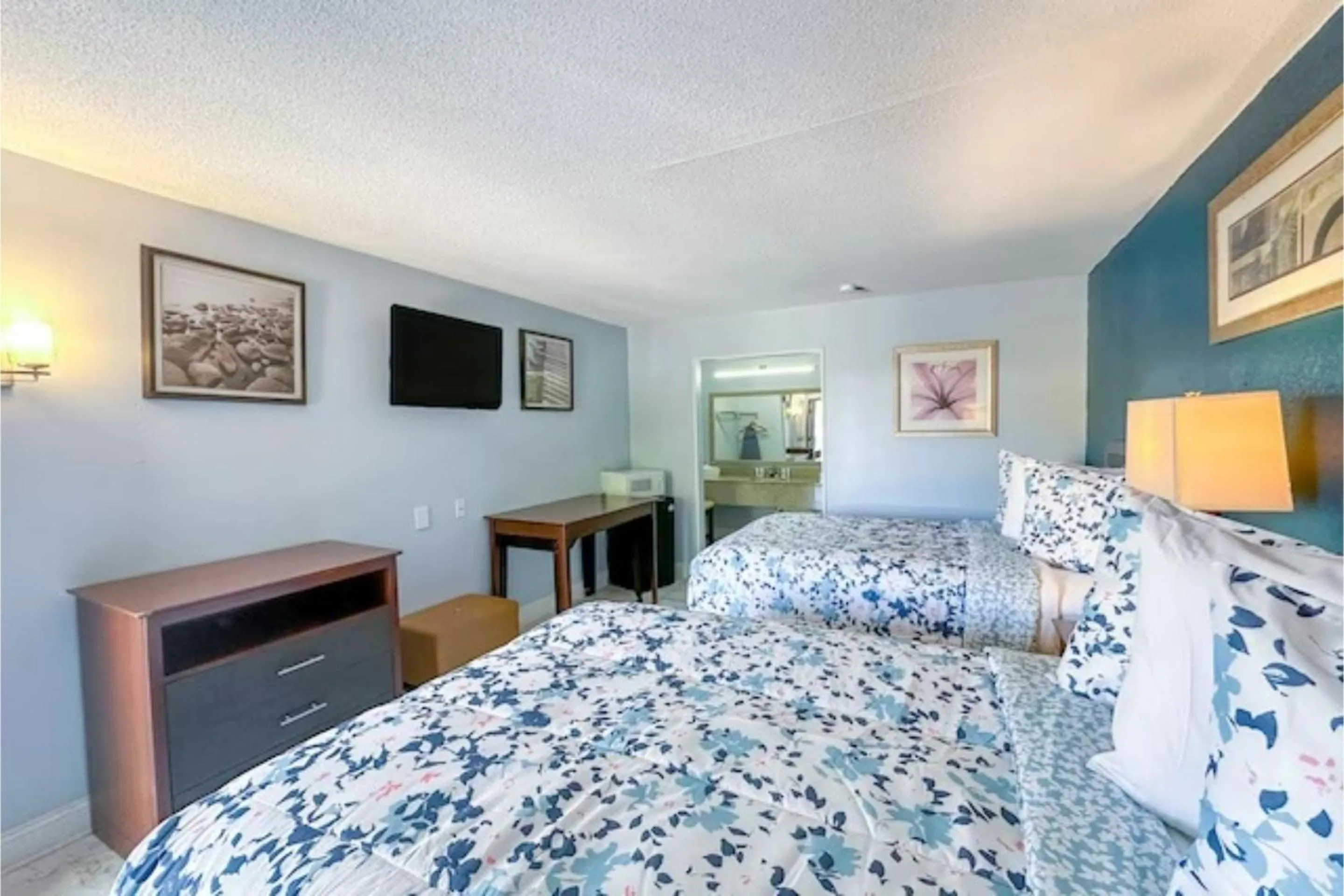 Bedroom, Bed in Rodeway Inn Hattiesburg North