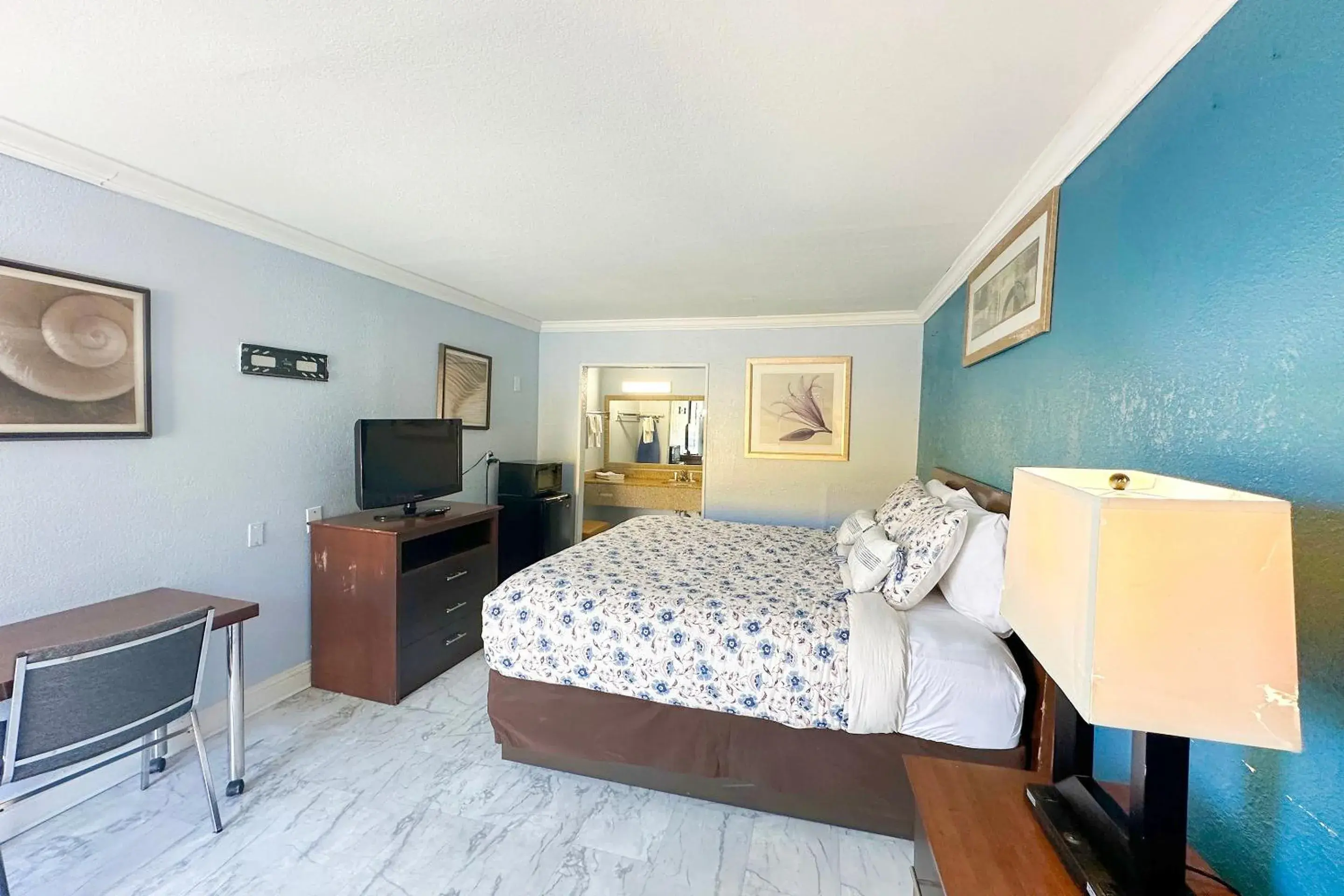 King Bed Smoking in Rodeway Inn Hattiesburg North King Bed Smoking in Rodeway Inn Hattiesburg North