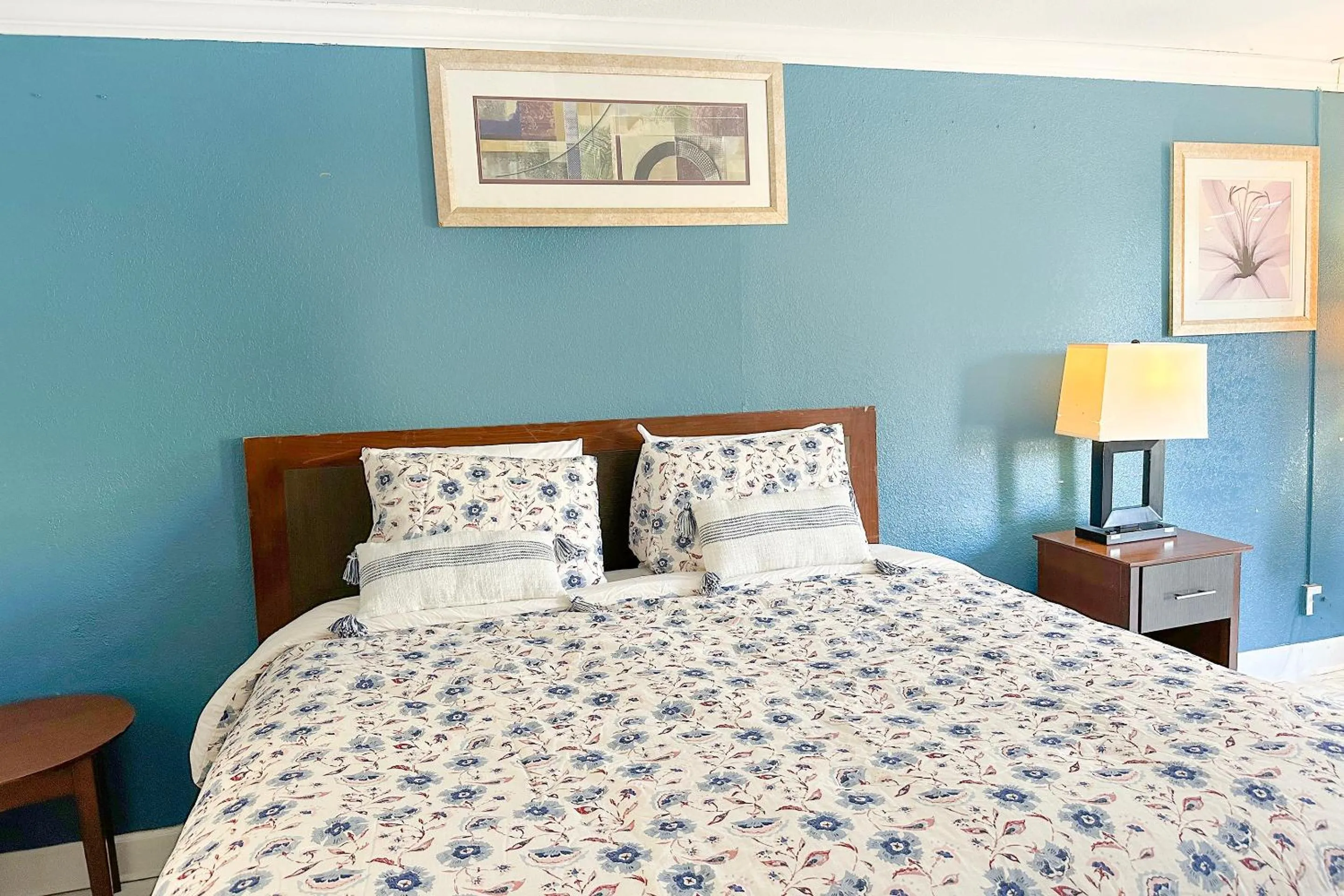 Bedroom, Bed in Rodeway Inn Hattiesburg North