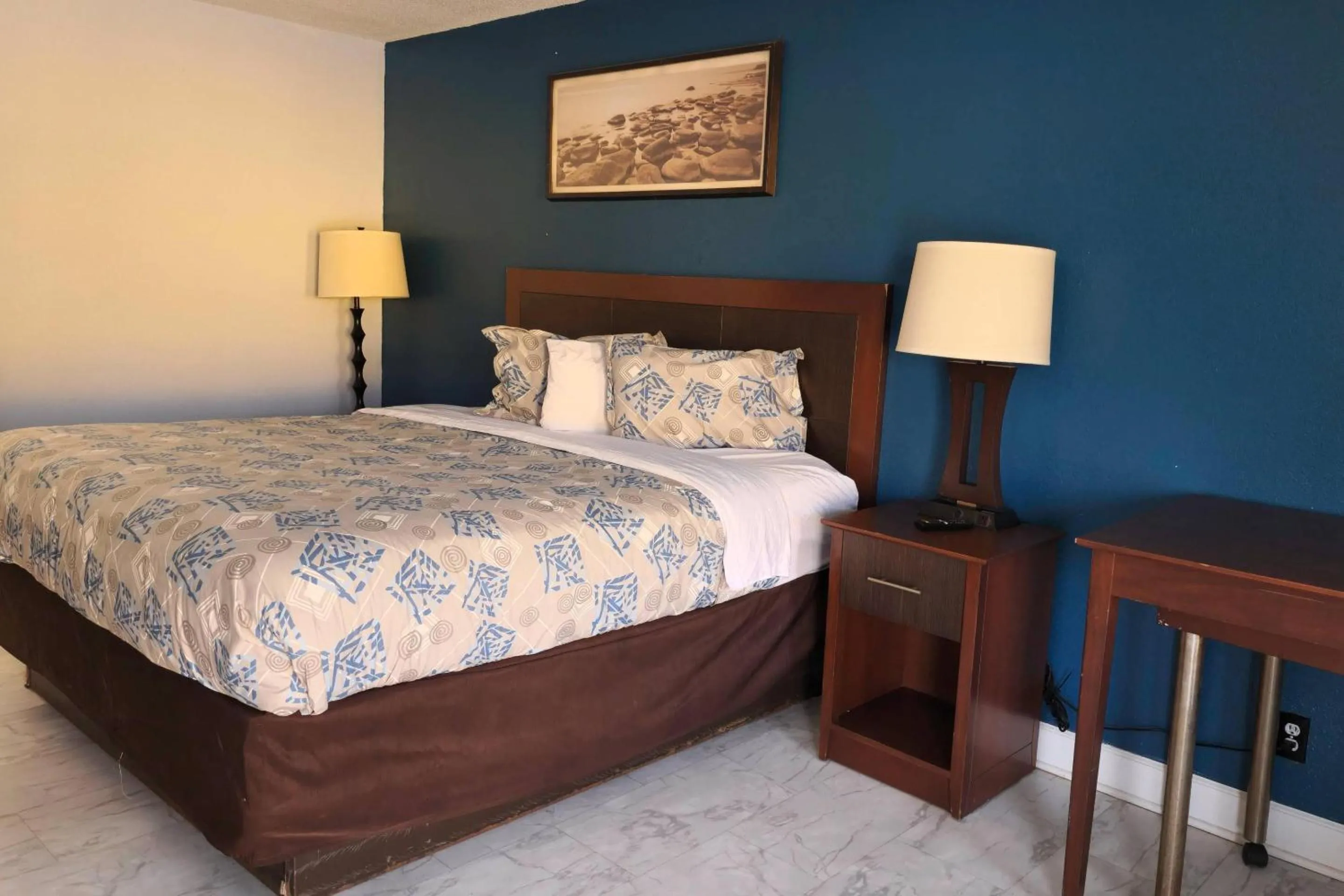 Bedroom, Bed in Rodeway Inn Hattiesburg North