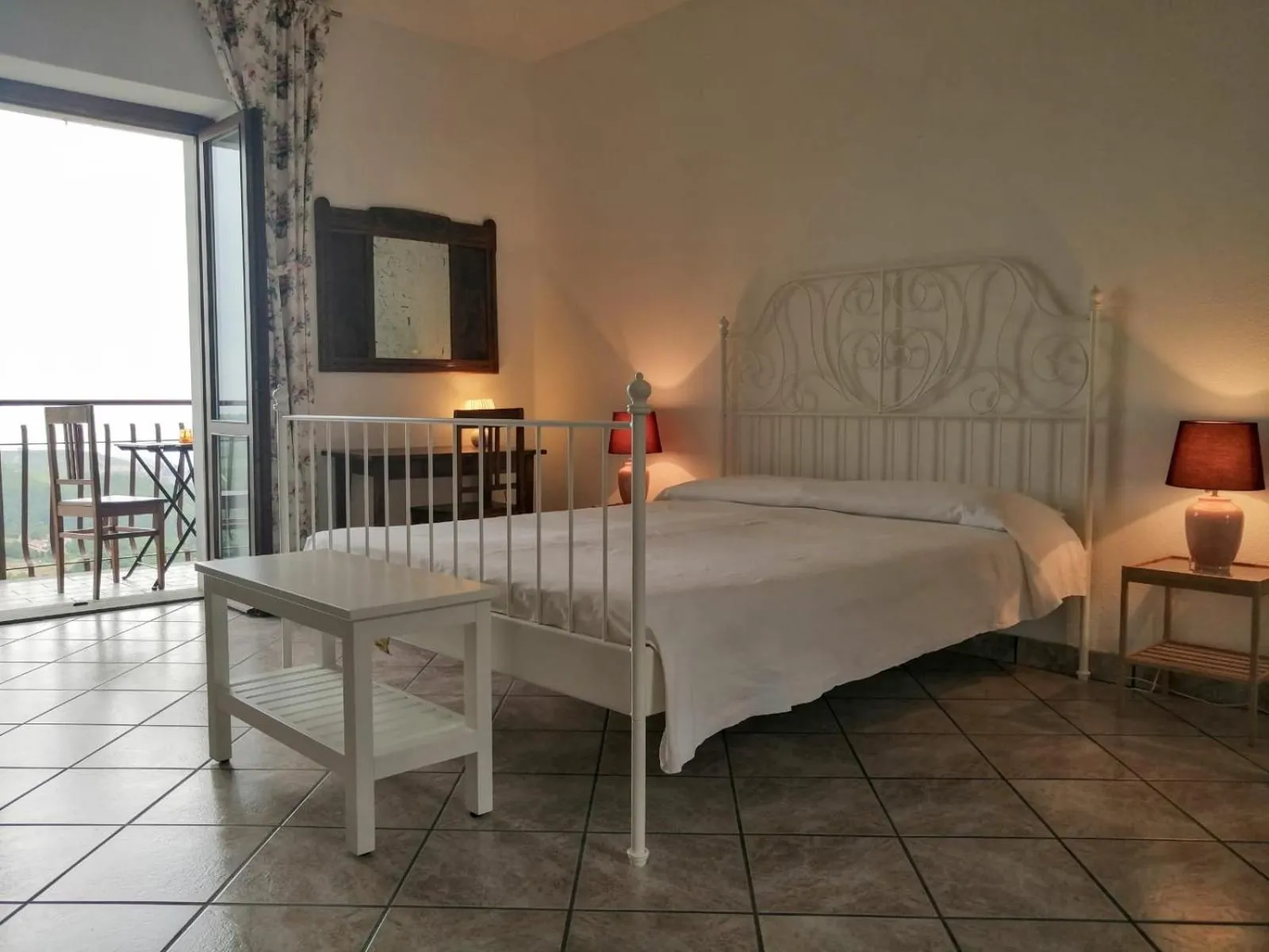 Bed in Villa Belvedere Langhe