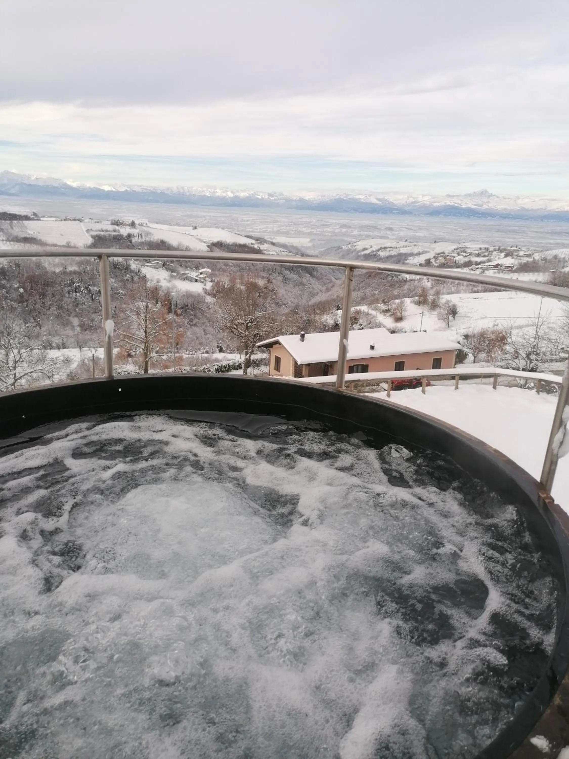 Hot Tub in Villa Belvedere Langhe