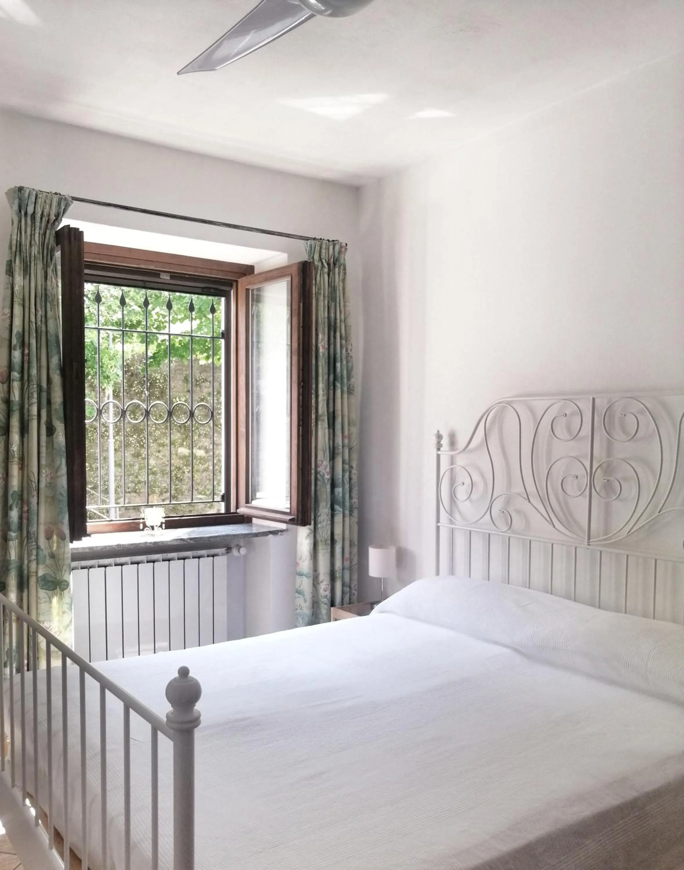 Bed in Villa Belvedere Langhe