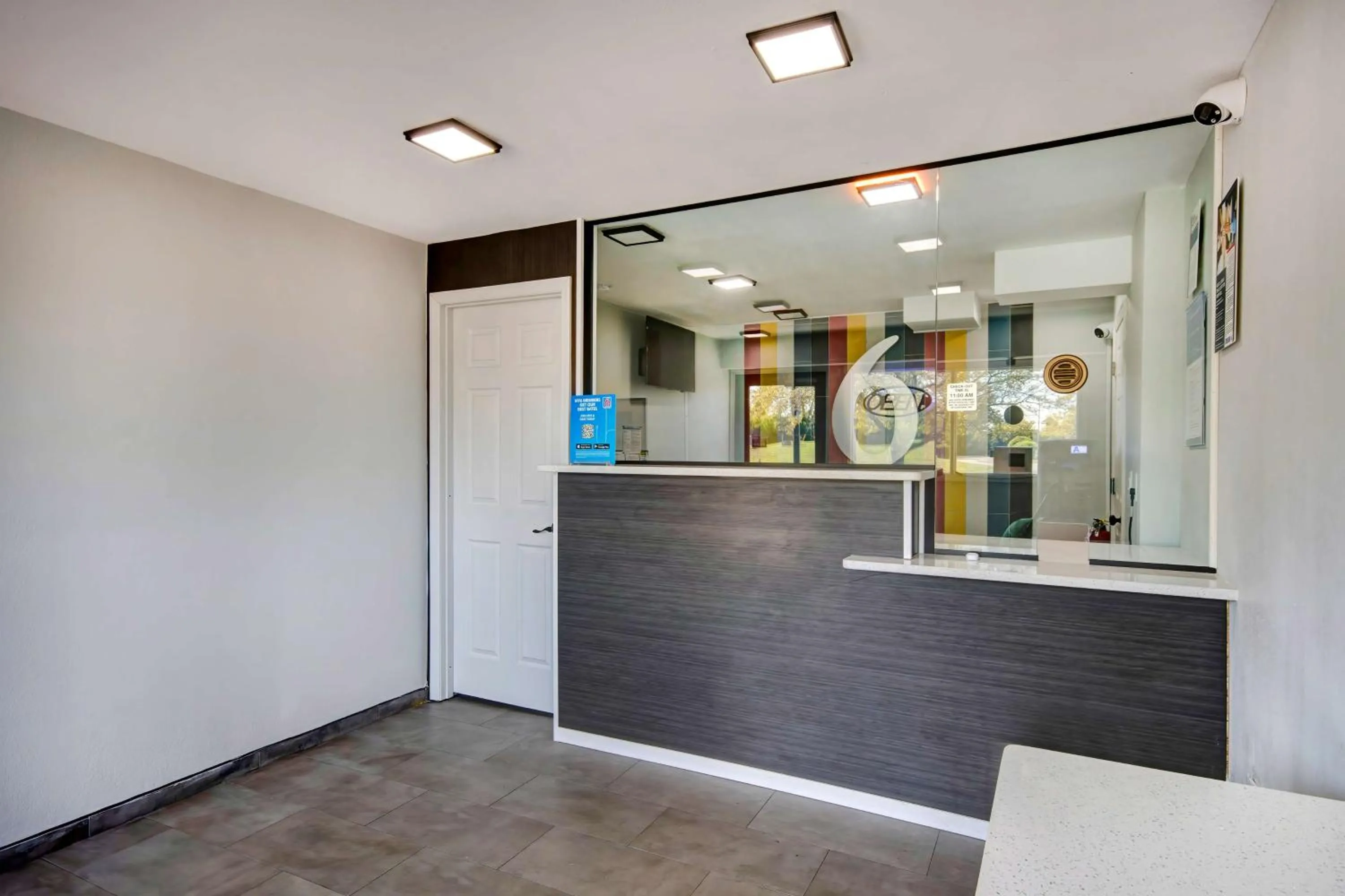 Lobby or reception in Motel 6 Columbus OH - OSU North
