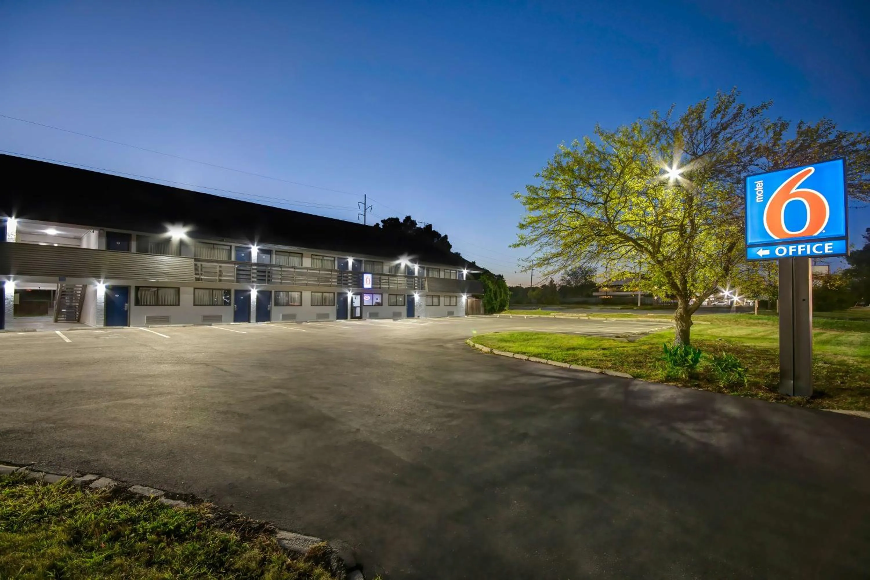 Property building in Motel 6 Columbus OH - OSU North