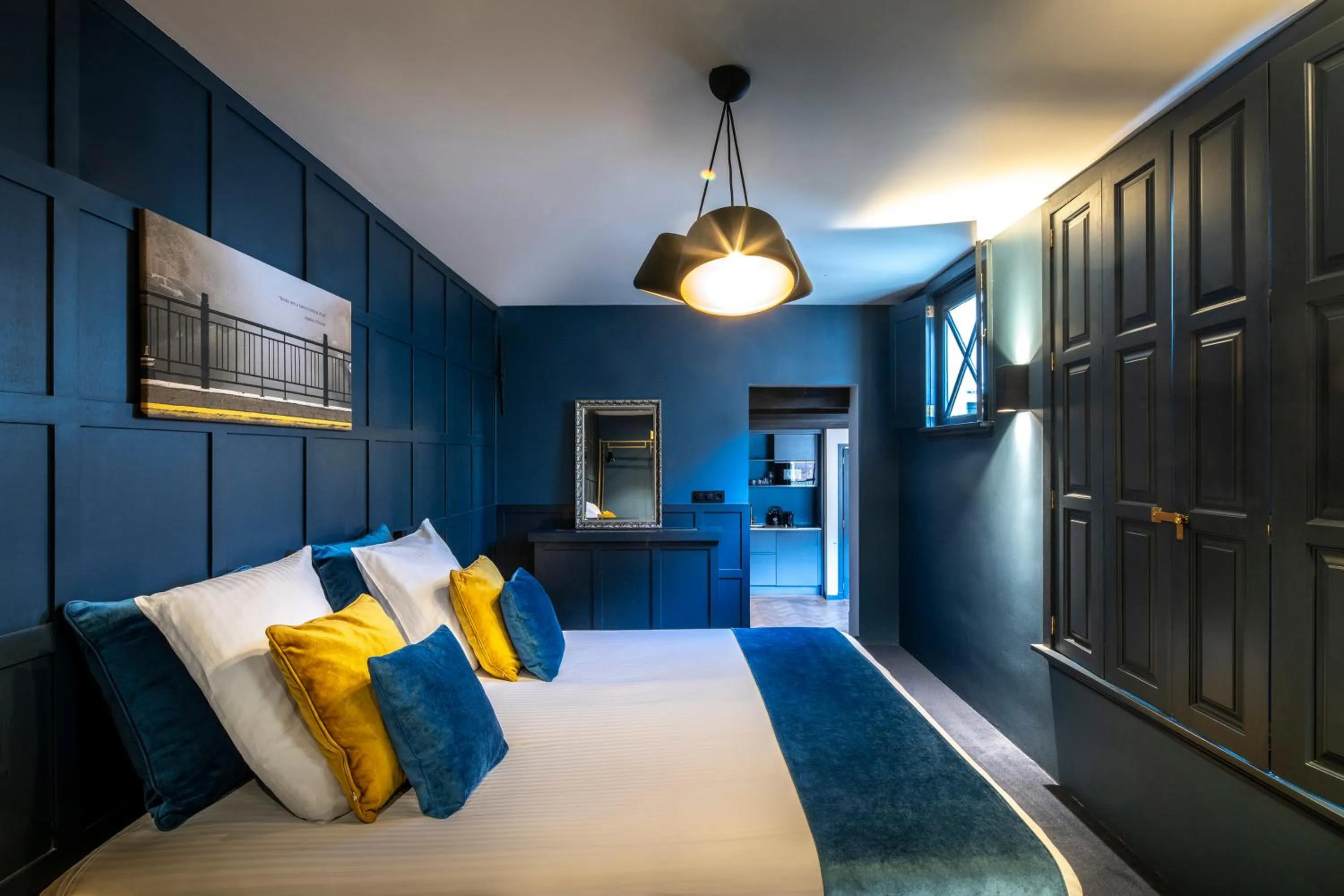 Bedroom, Bed in CTY Books