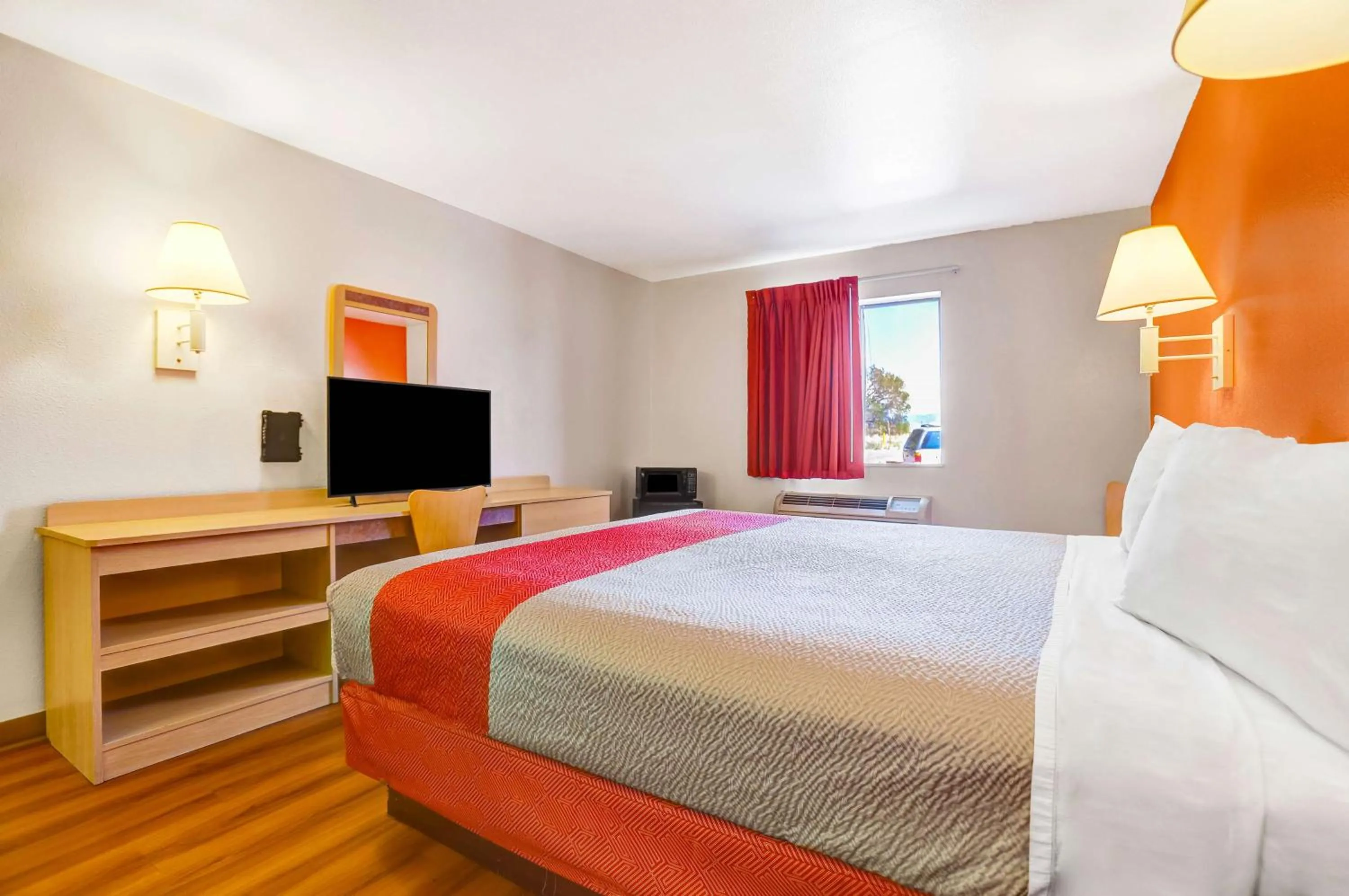 Bedroom, Bed in Motel 6-Espanola, NM