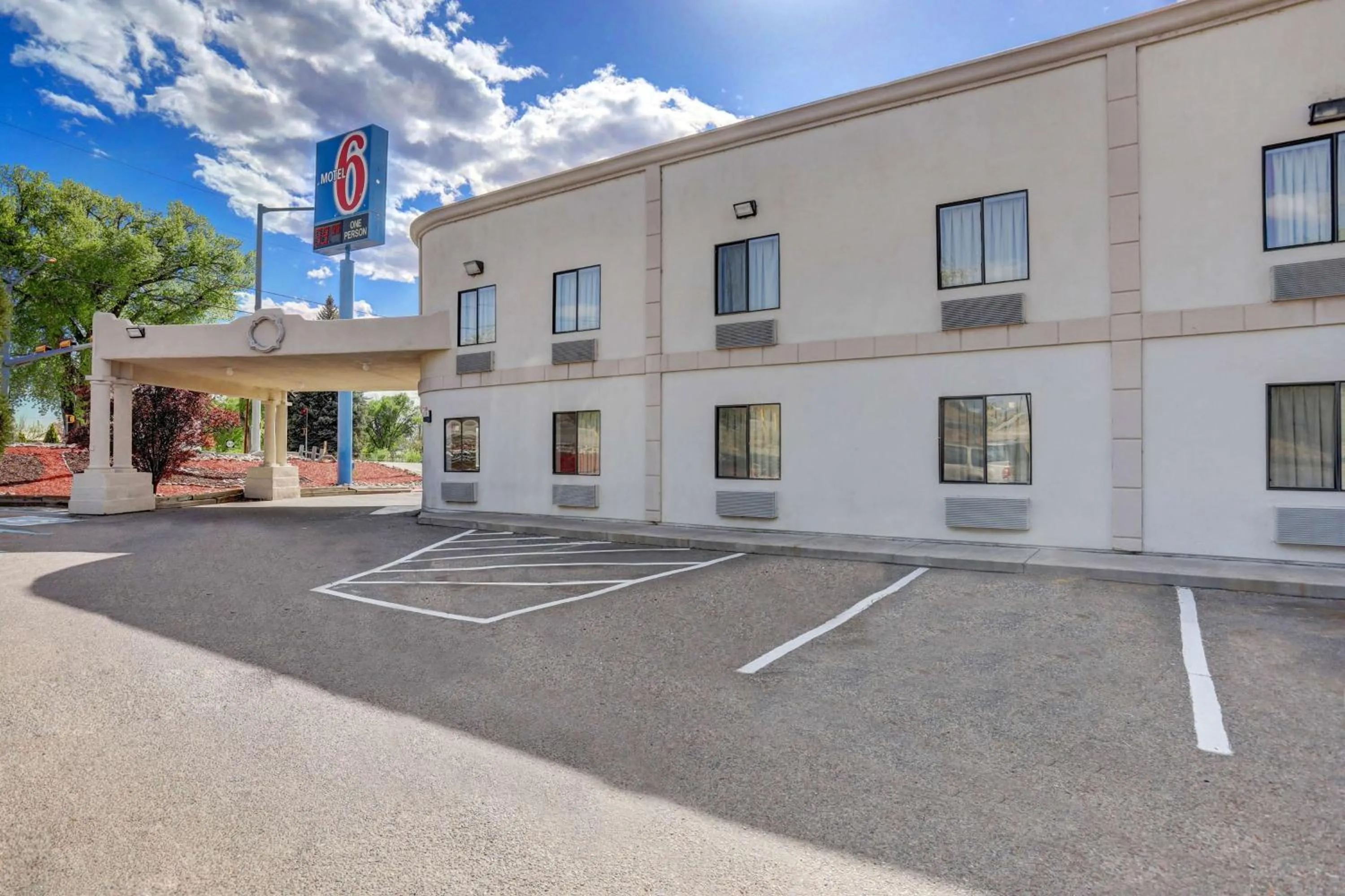 Property building in Motel 6-Espanola, NM