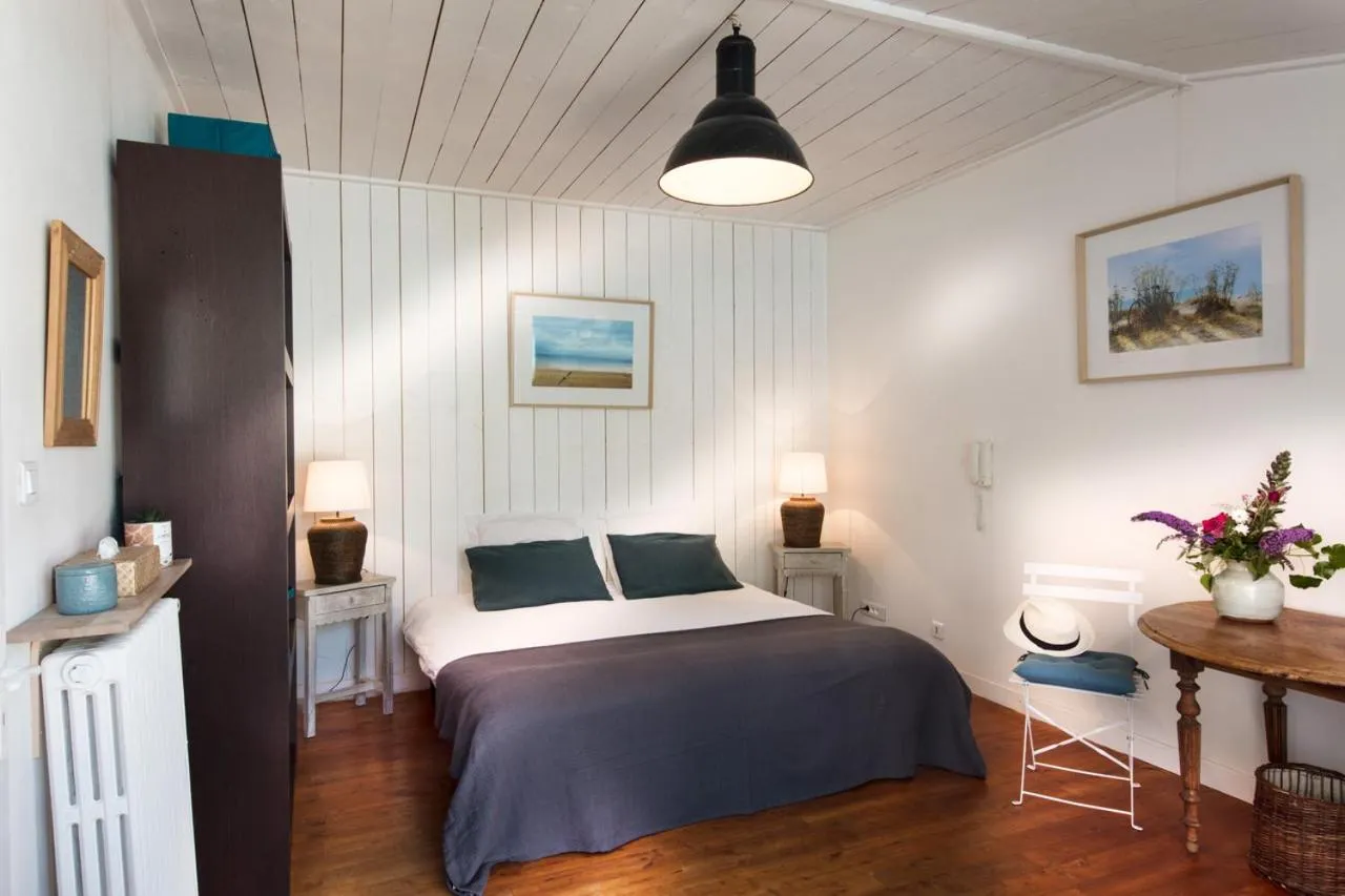 Photo of the whole room, Bed in La Venelle de Jéricho