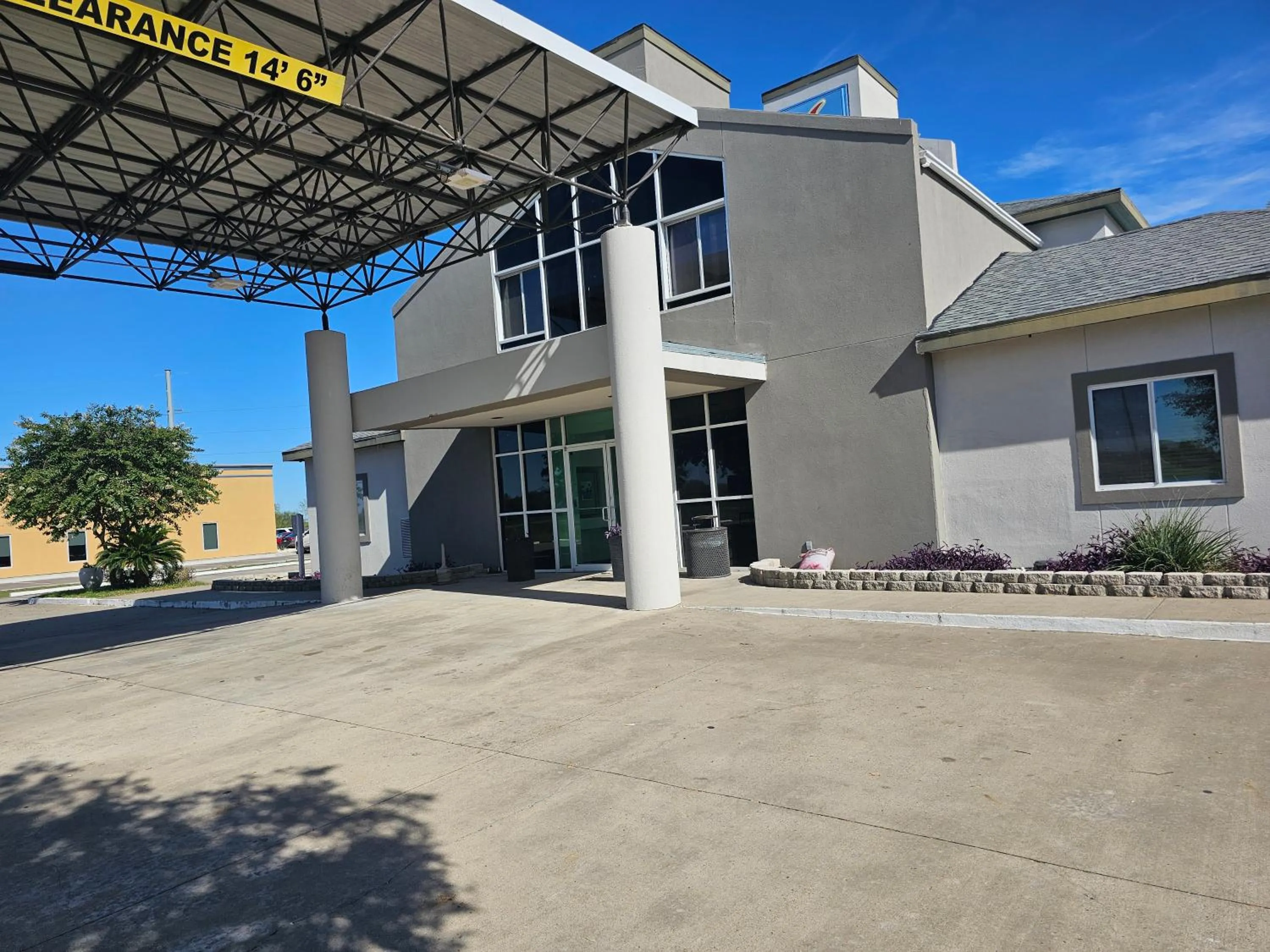 Property building in Motel 6 Sinton TX