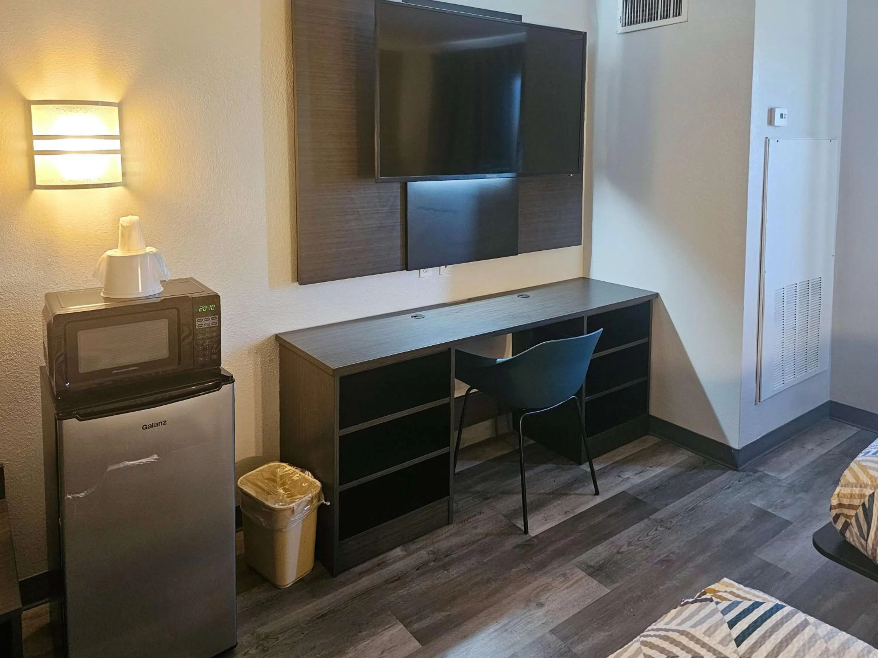 Bedroom, Bed in Motel 6 Sinton TX