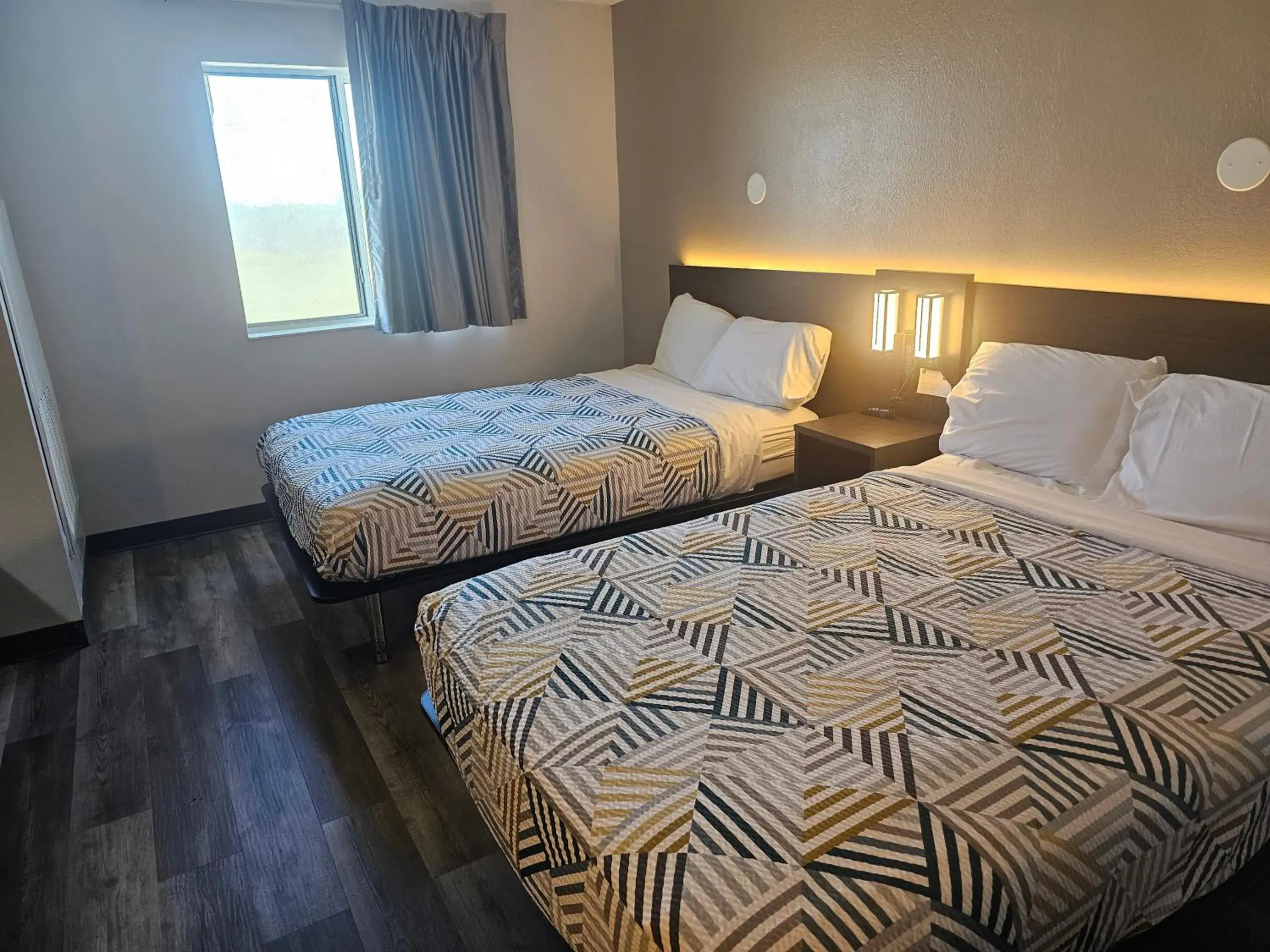 Quadruple Room - Non-Smoking in Motel 6 Sinton TX Quadruple Room - Non-Smoking in Motel 6 Sinton TX