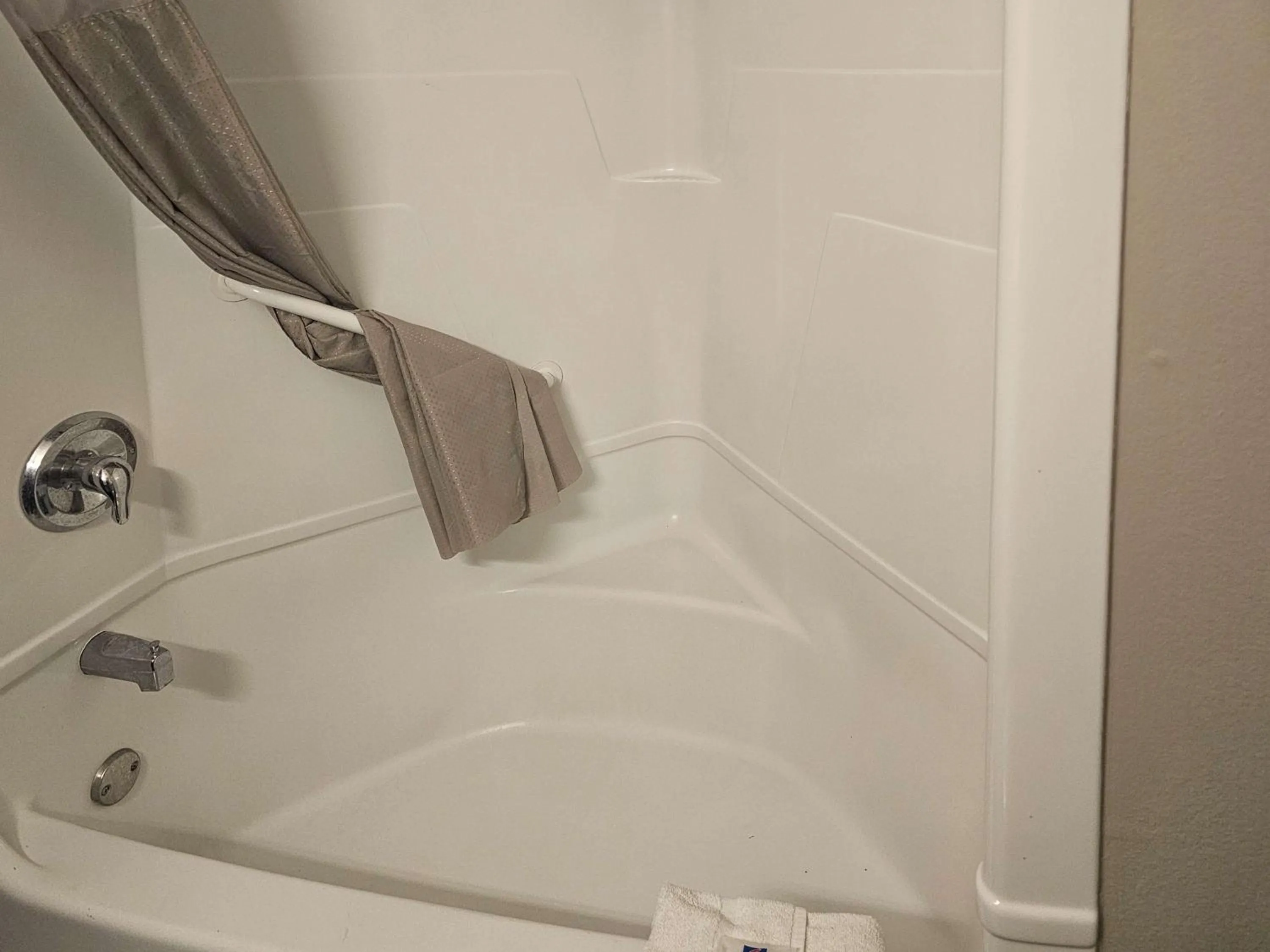 Bathroom in Motel 6 Sinton TX