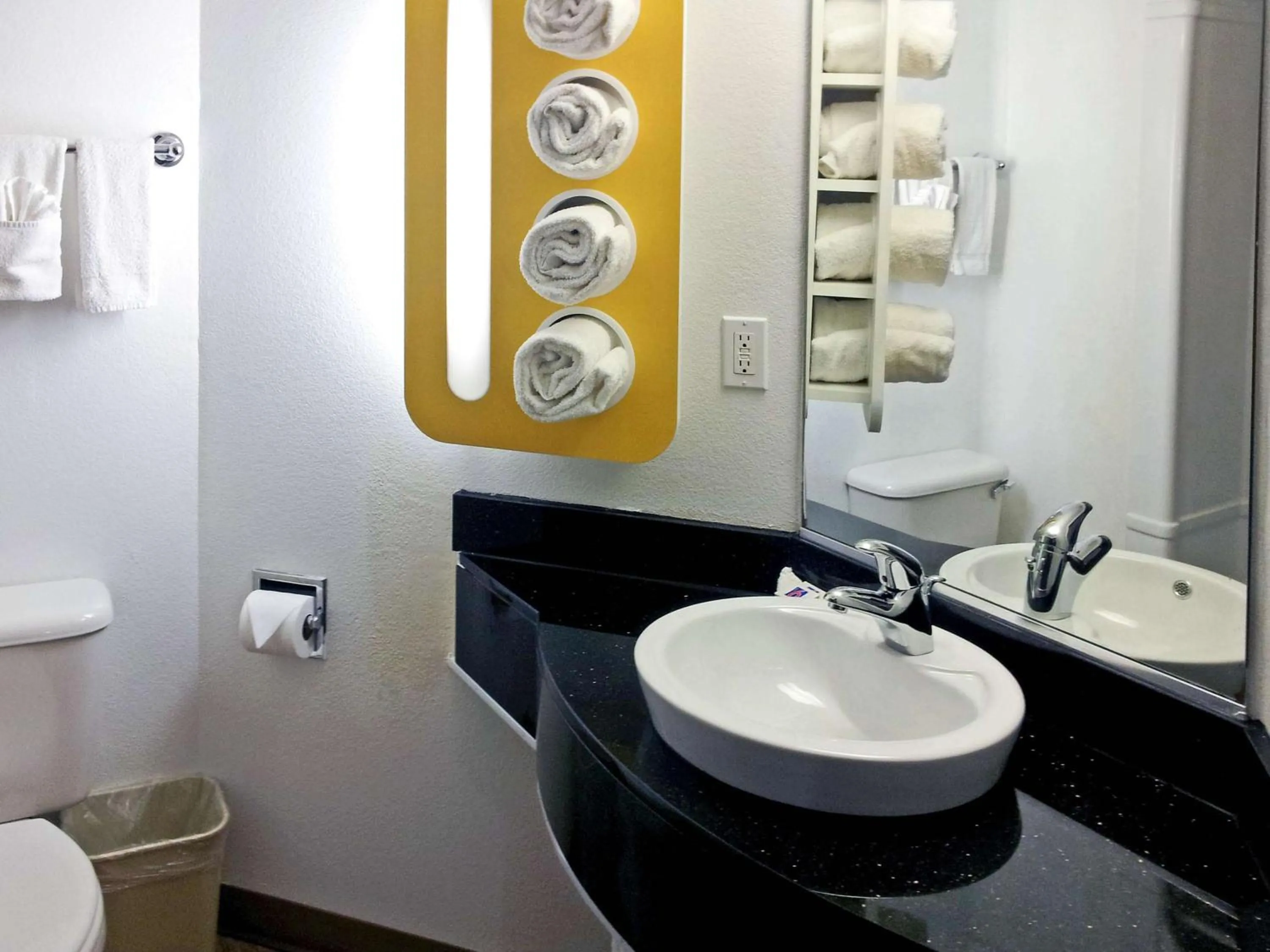 Bedroom in Motel 6 Sinton TX