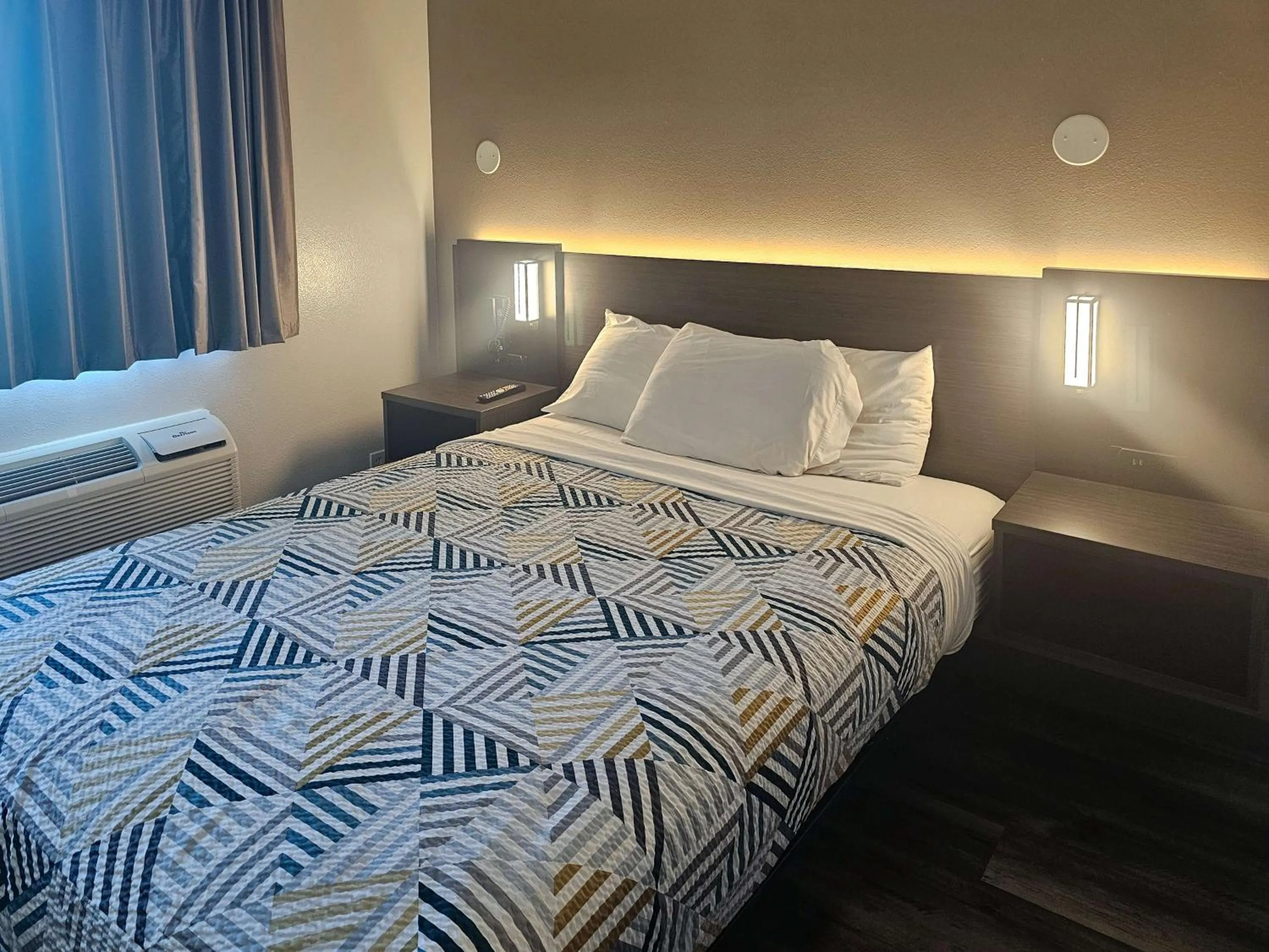 Bedroom, Bed in Motel 6 Sinton TX