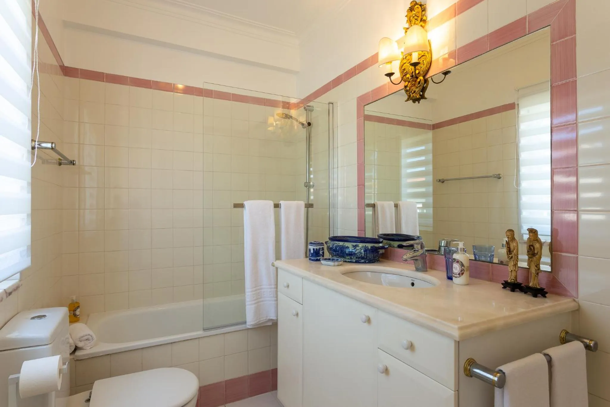 Bathroom in Geronimo Guest House Belém