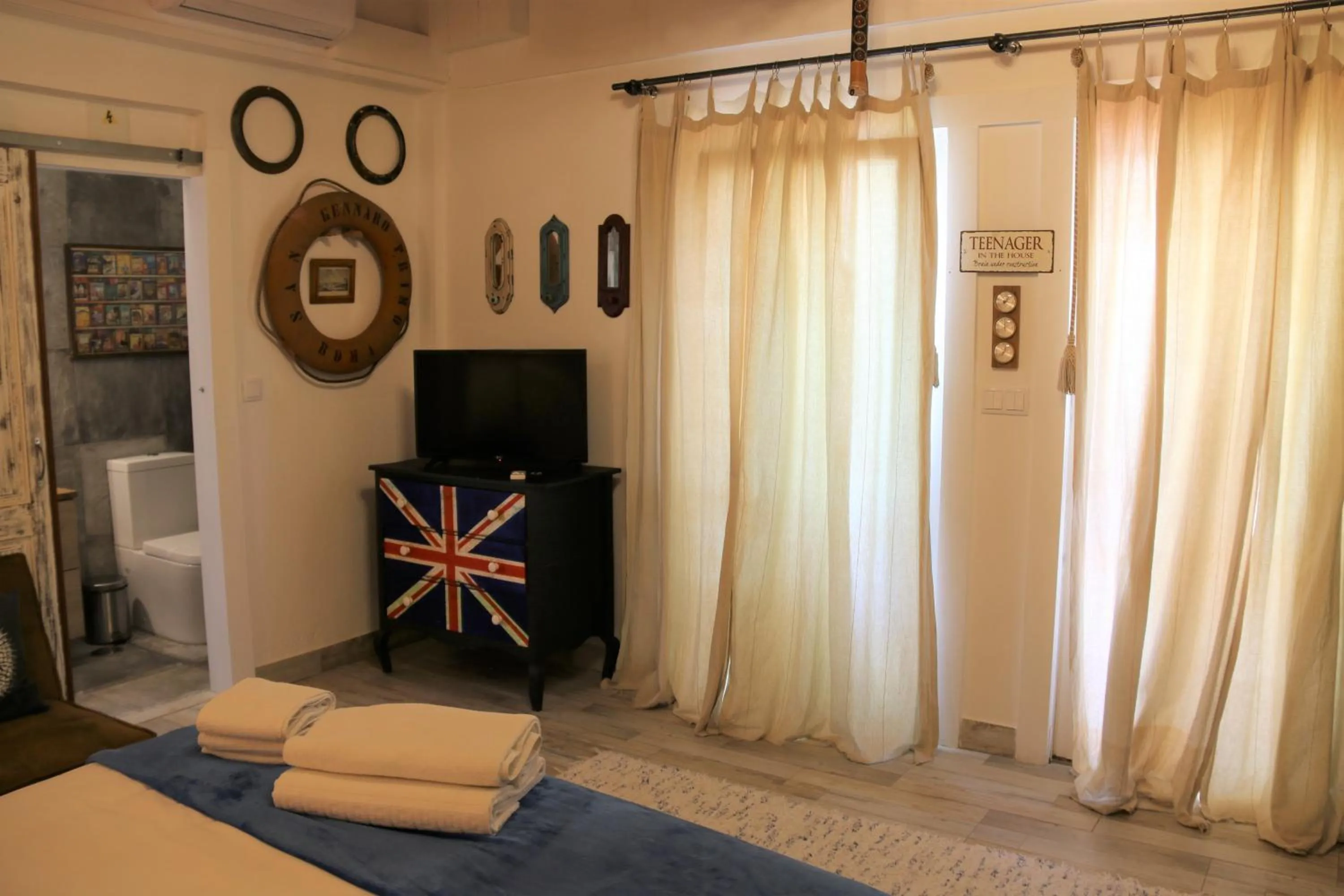 Bedroom, Bed in Geronimo Guest House Belém