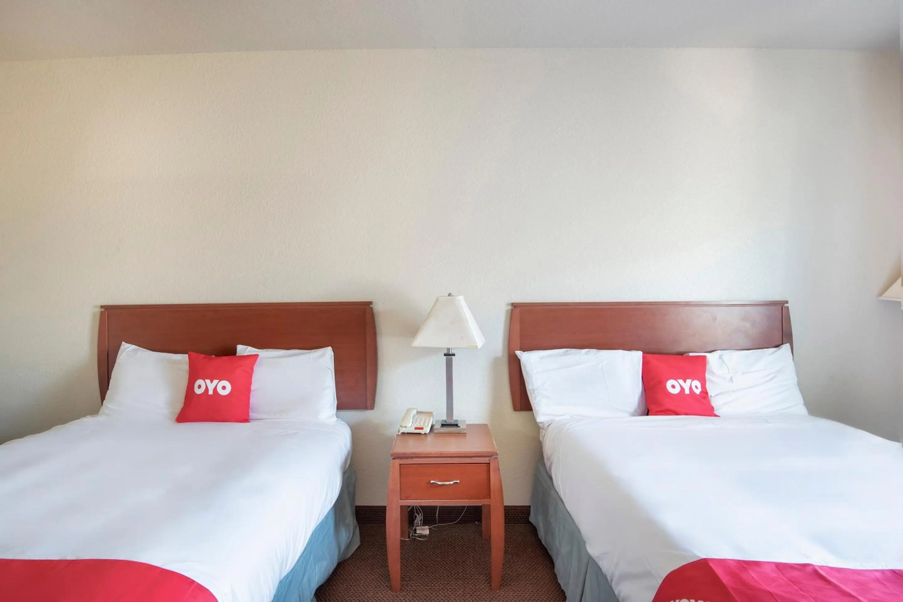 Bedroom, Bed in OYO Townhouse Clute Lake Jackson