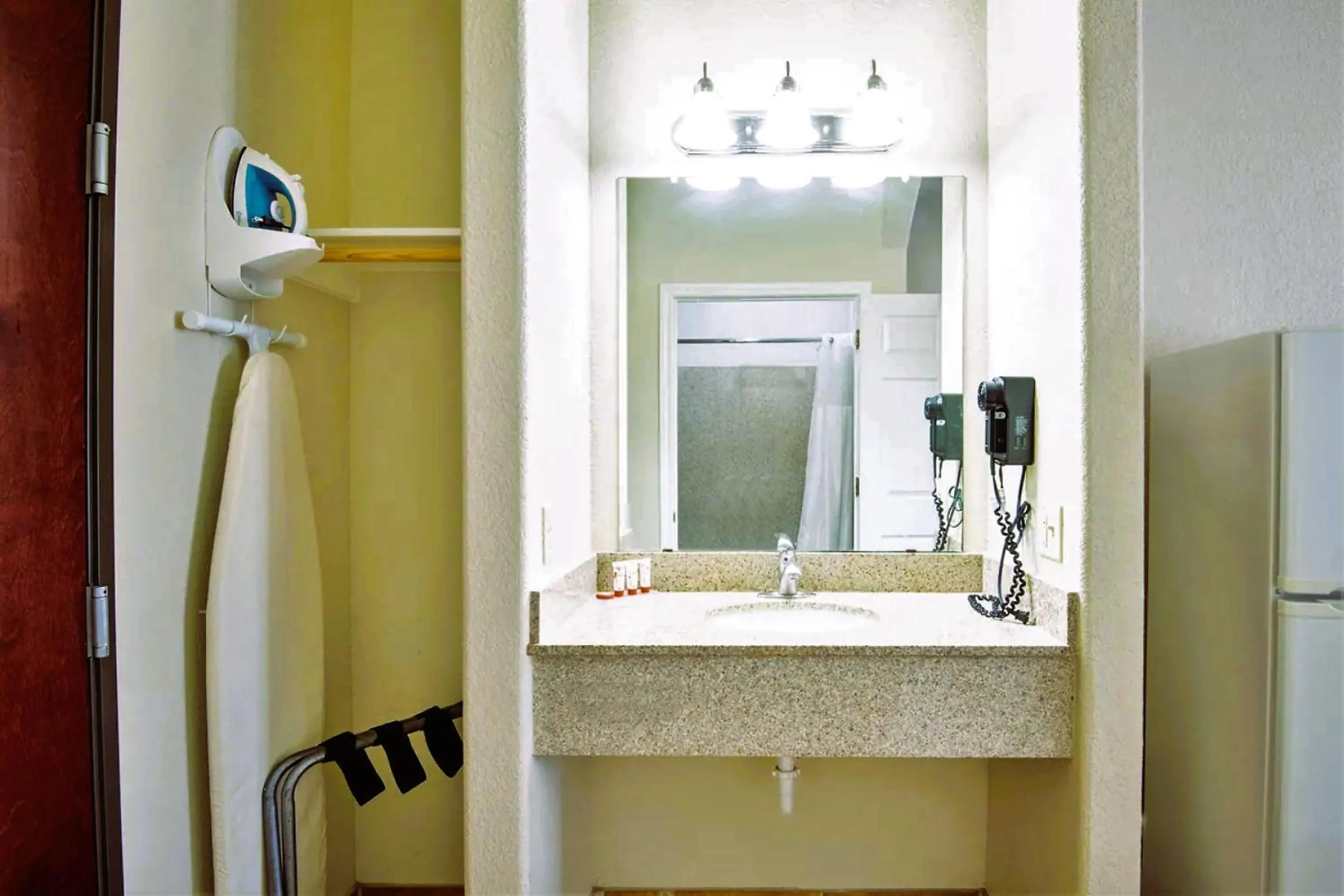 Bathroom in OYO Townhouse Clute Lake Jackson