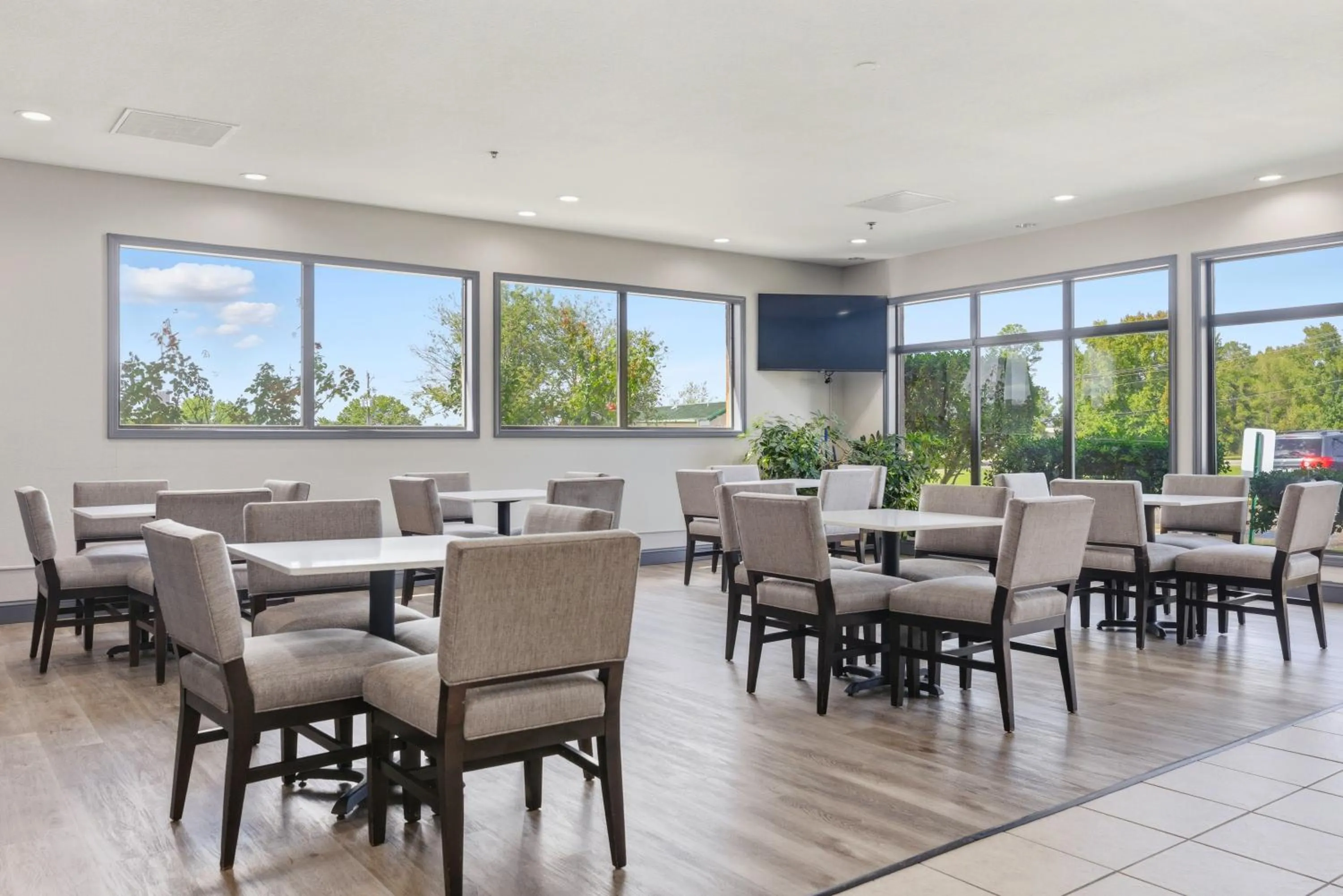 Breakfast in Days Inn & Suites by Wyndham Wynne