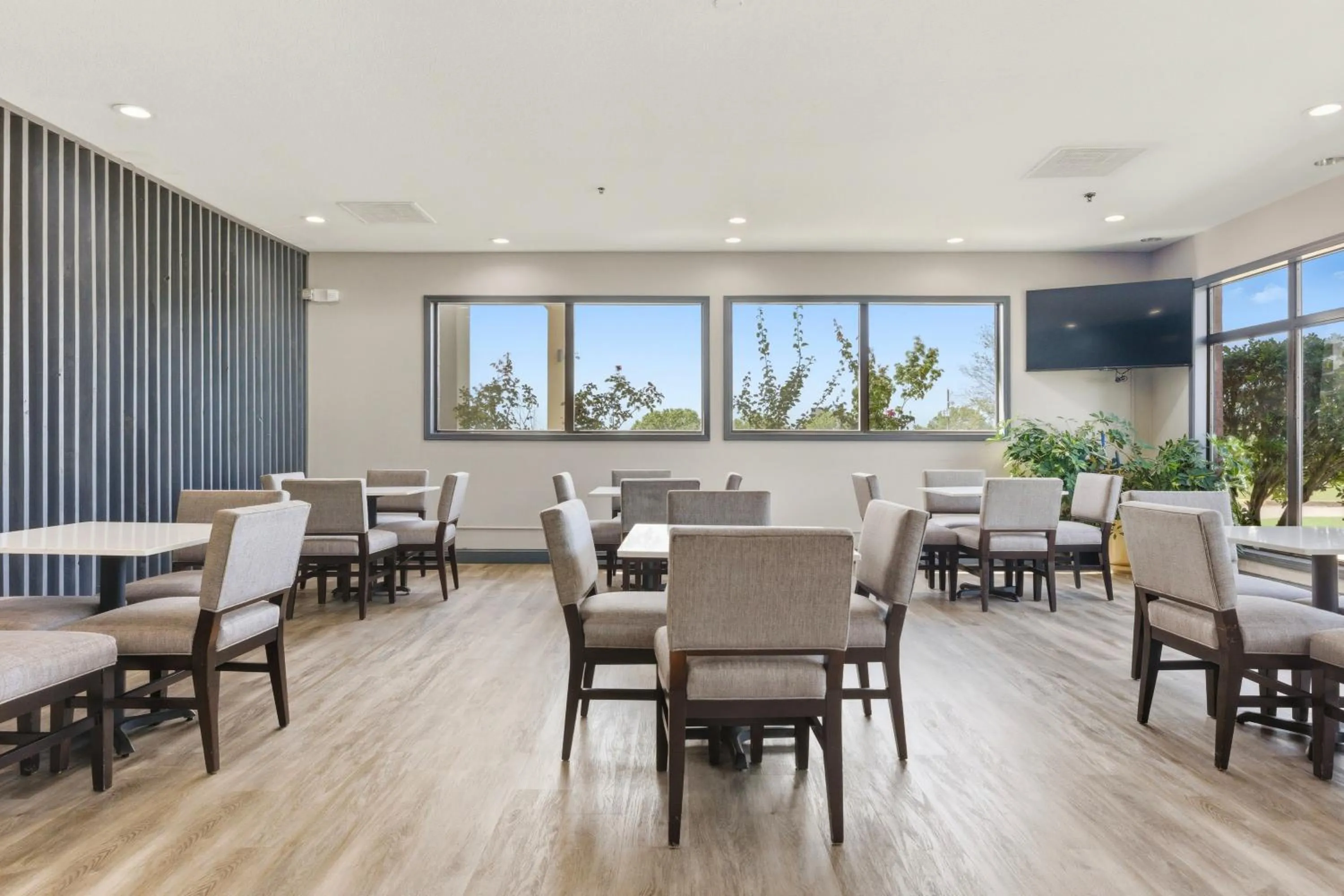 Breakfast in Days Inn & Suites by Wyndham Wynne