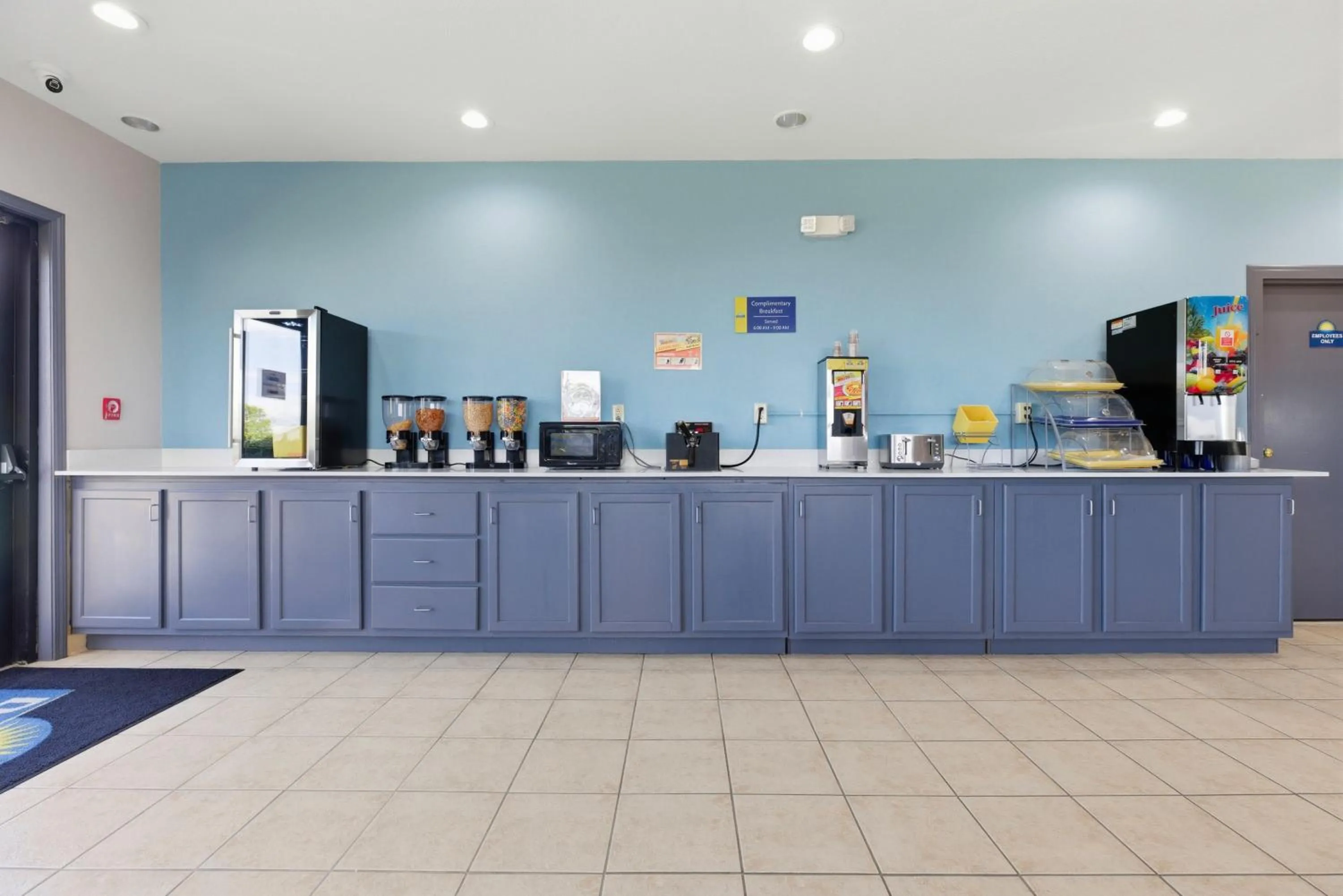 Breakfast in Days Inn & Suites by Wyndham Wynne