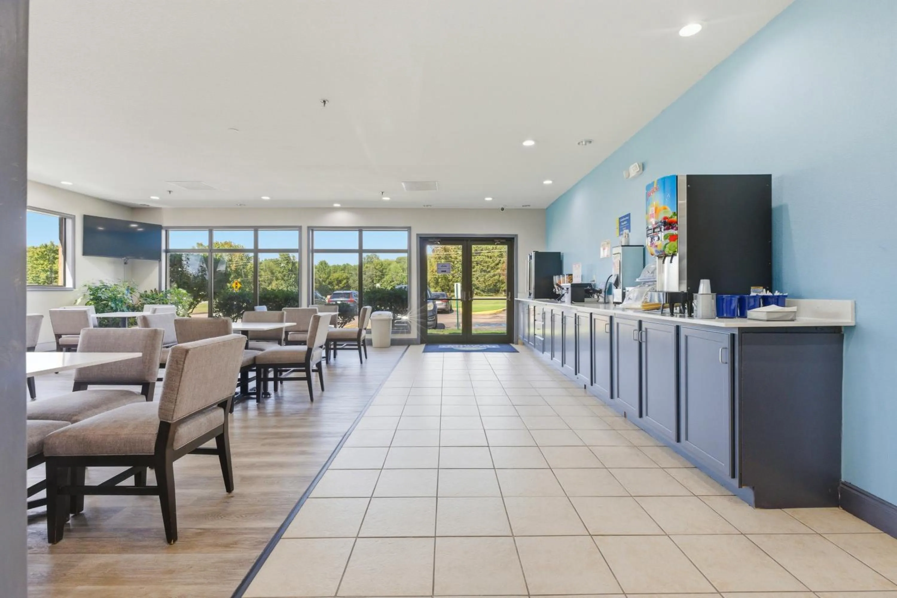 Breakfast in Days Inn & Suites by Wyndham Wynne