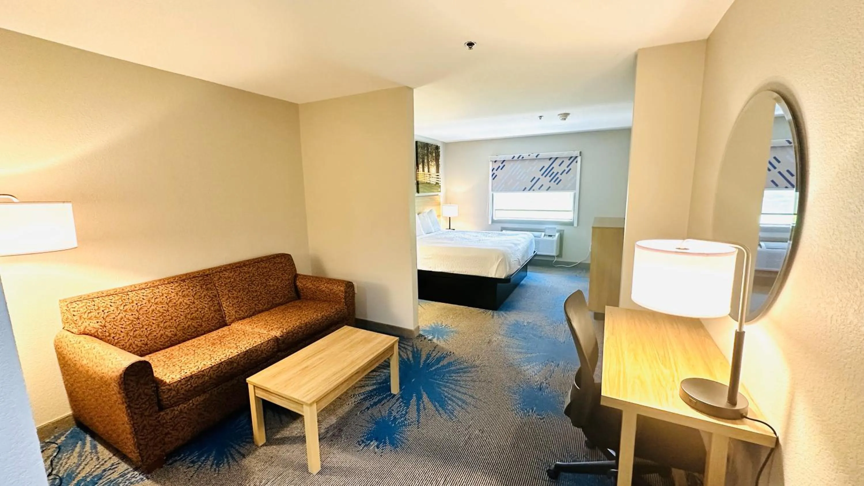 Bedroom, Bed in Days Inn & Suites by Wyndham Wynne