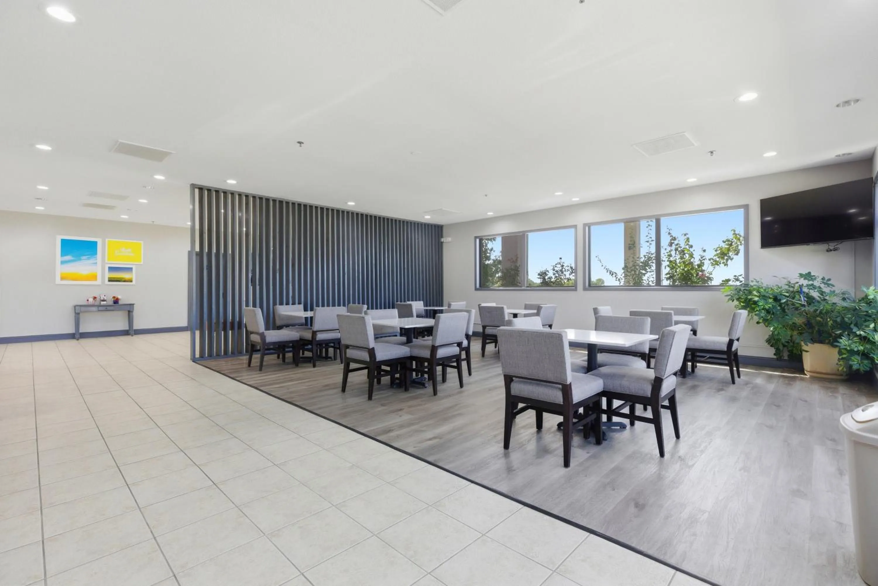 Breakfast in Days Inn & Suites by Wyndham Wynne