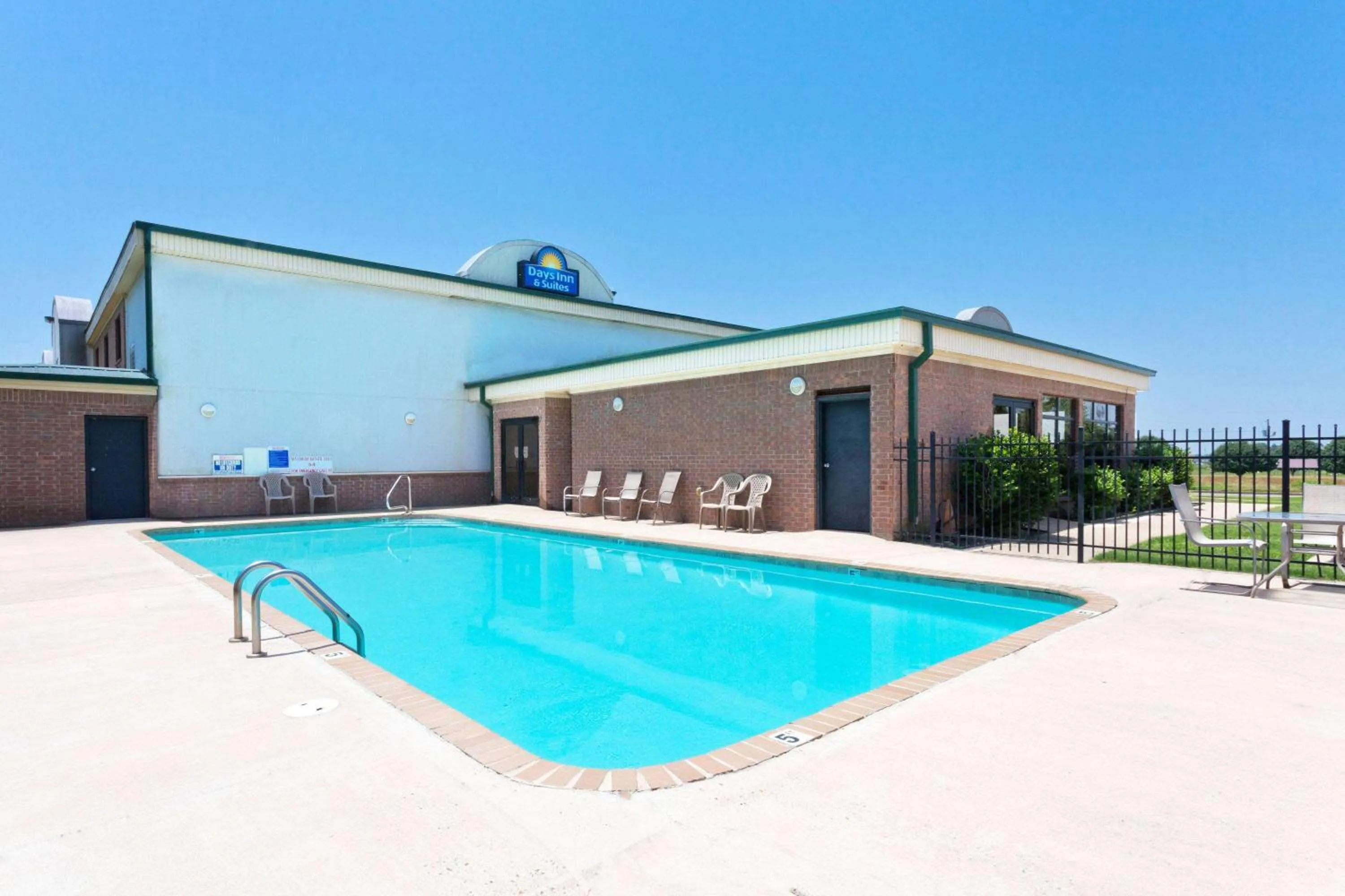 Pool view in Days Inn & Suites by Wyndham Wynne