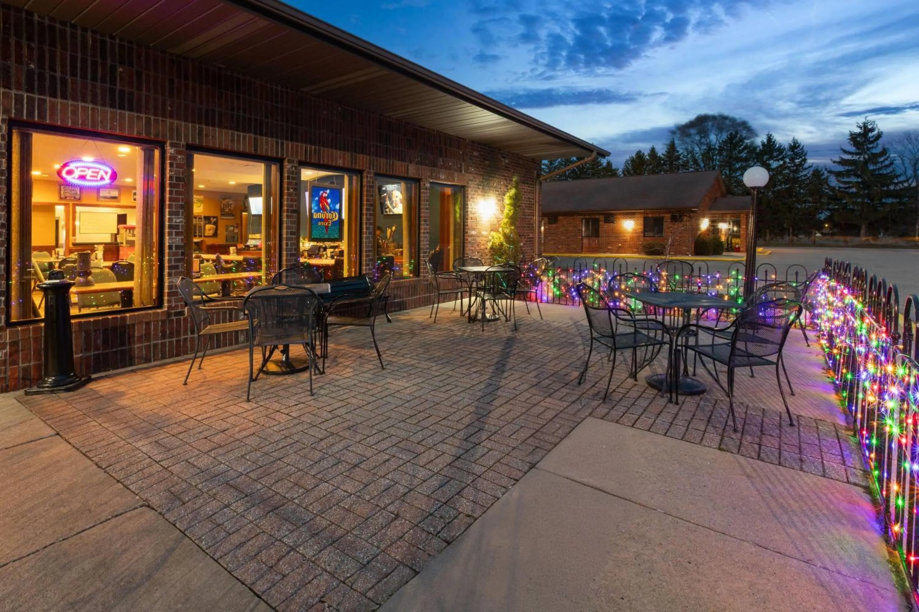 Lounge or bar in Days Inn by Wyndham Bad Axe