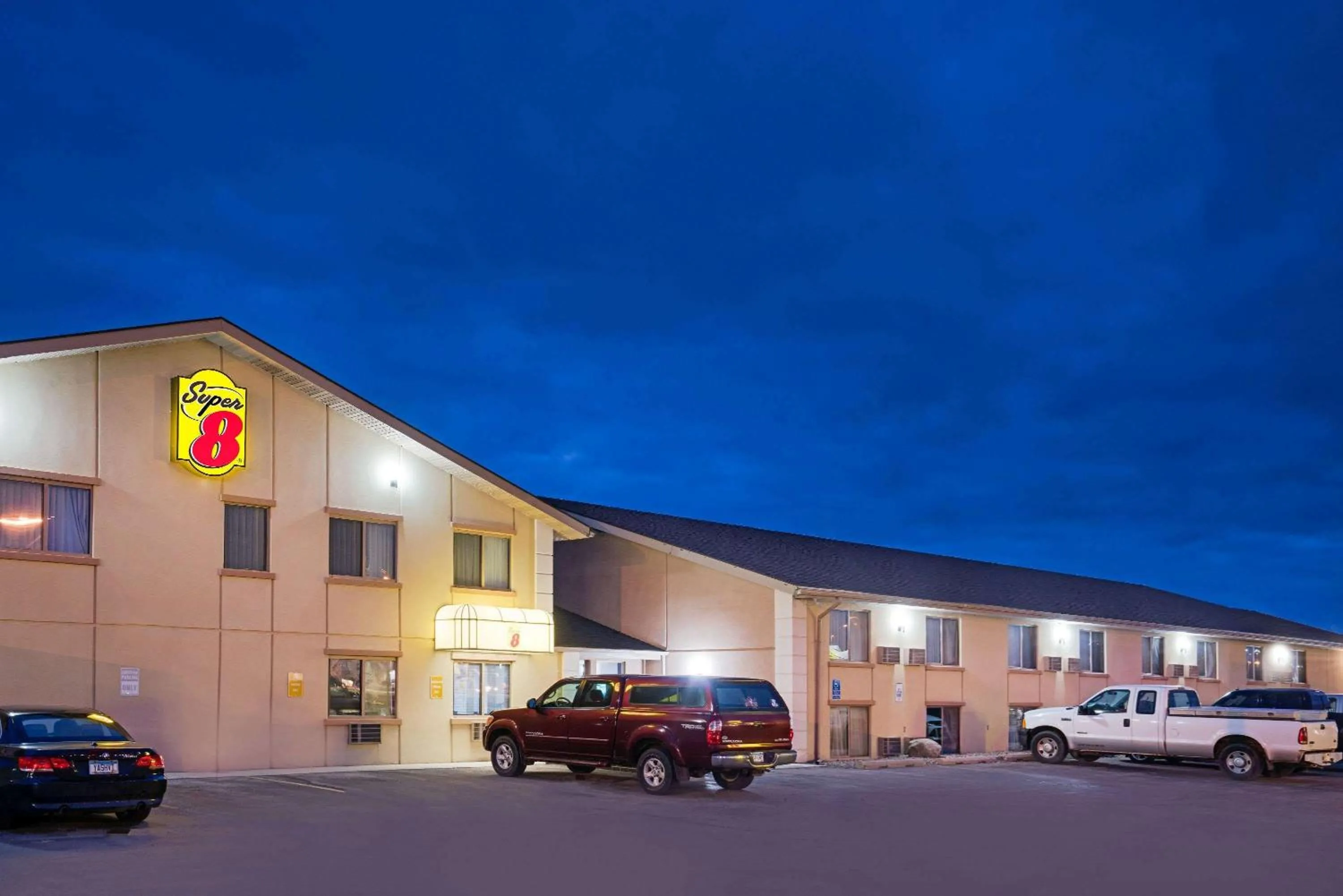 Property building in Super 8 by Wyndham Marshall MN