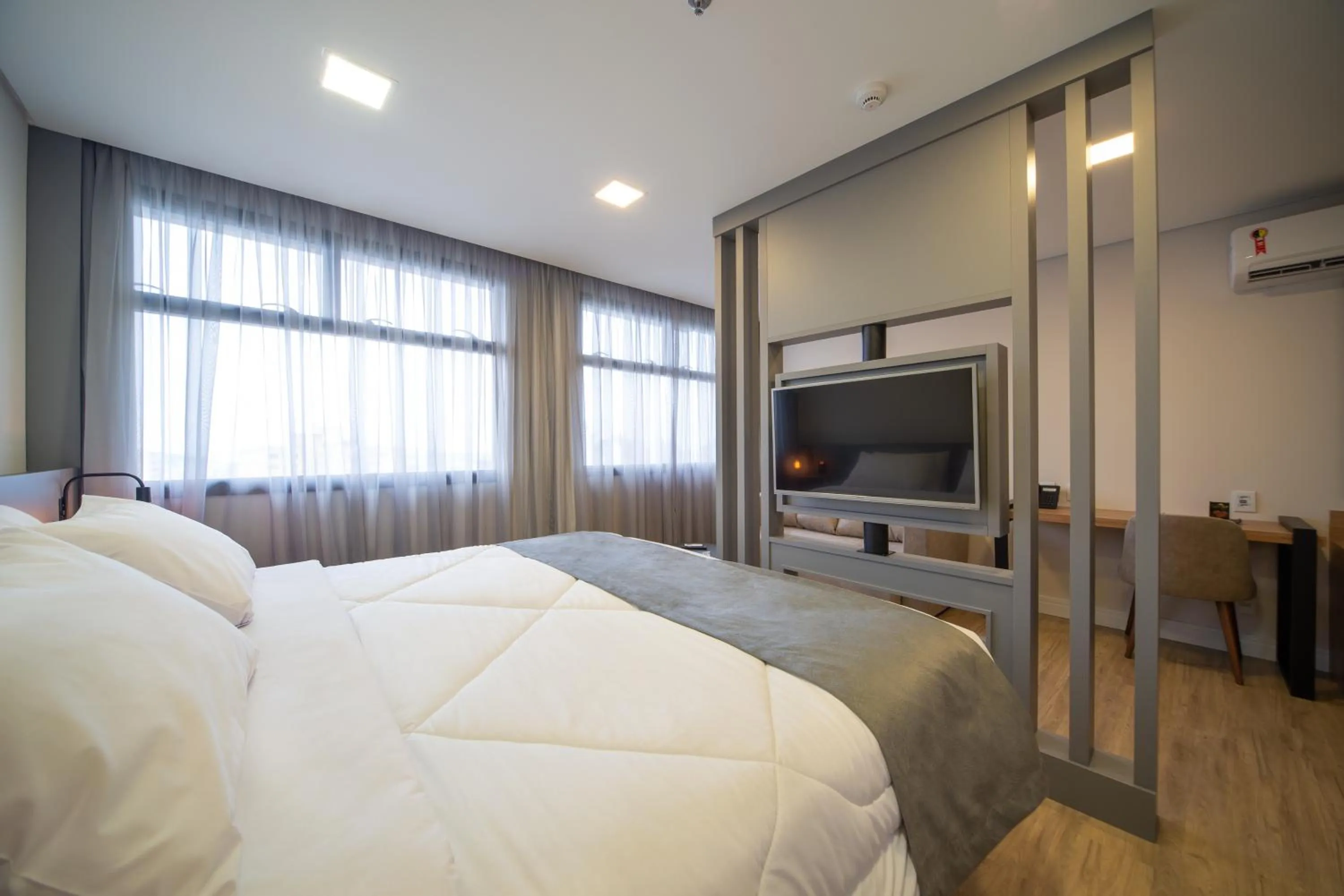 View (from property/room), Bed in Hotel Laghetto Estação