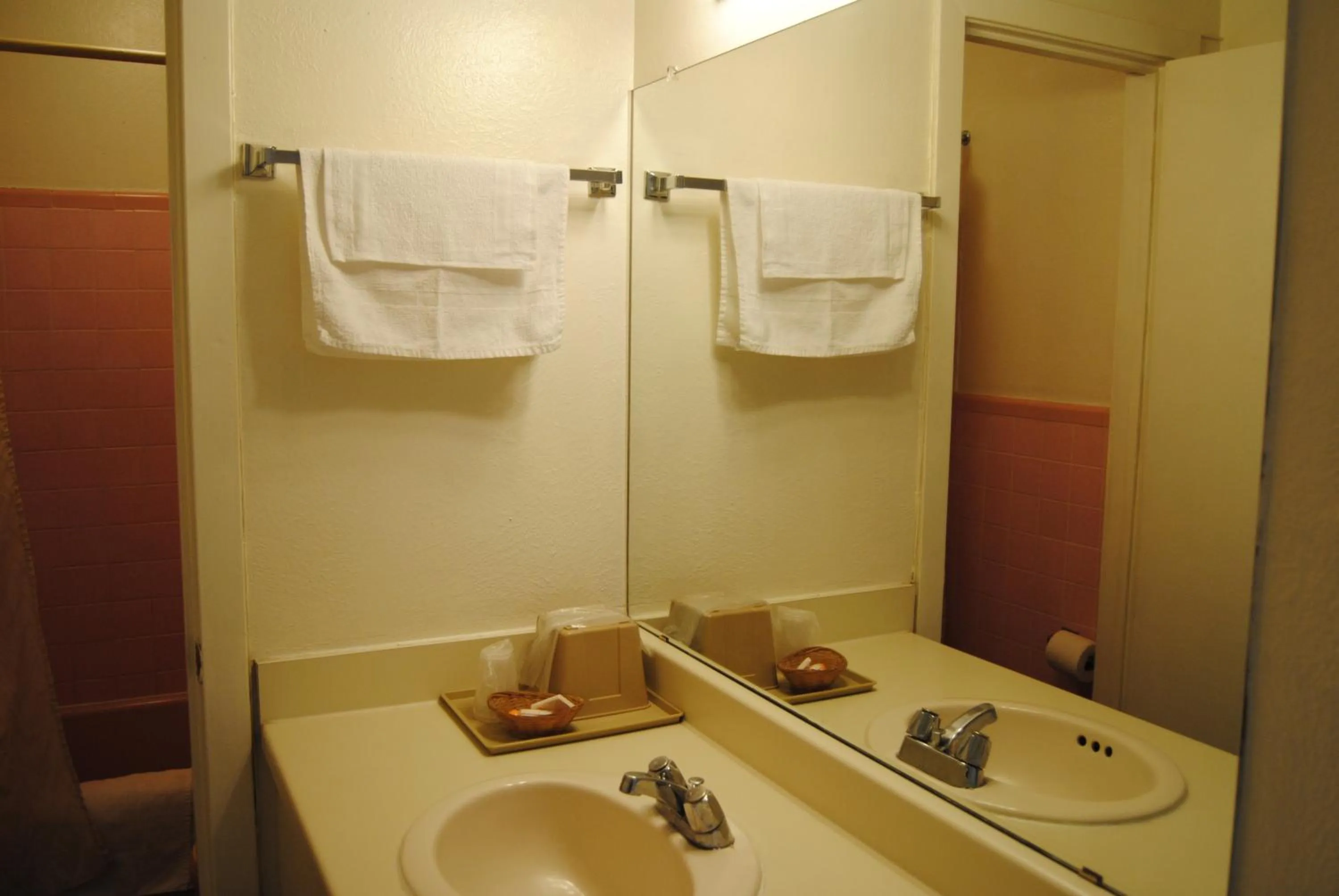Bathroom in La Vista Inn