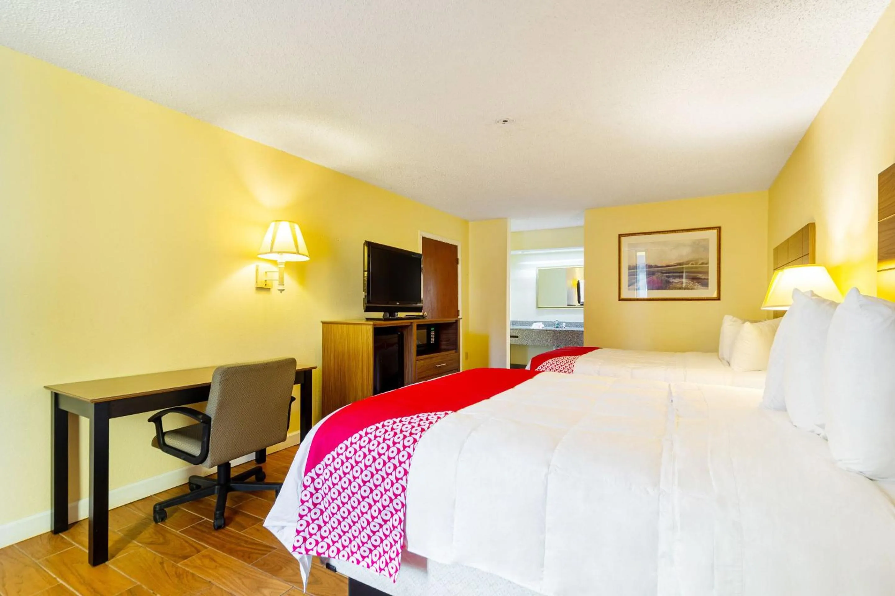 Bedroom in Days Inn by Wyndham Atmore