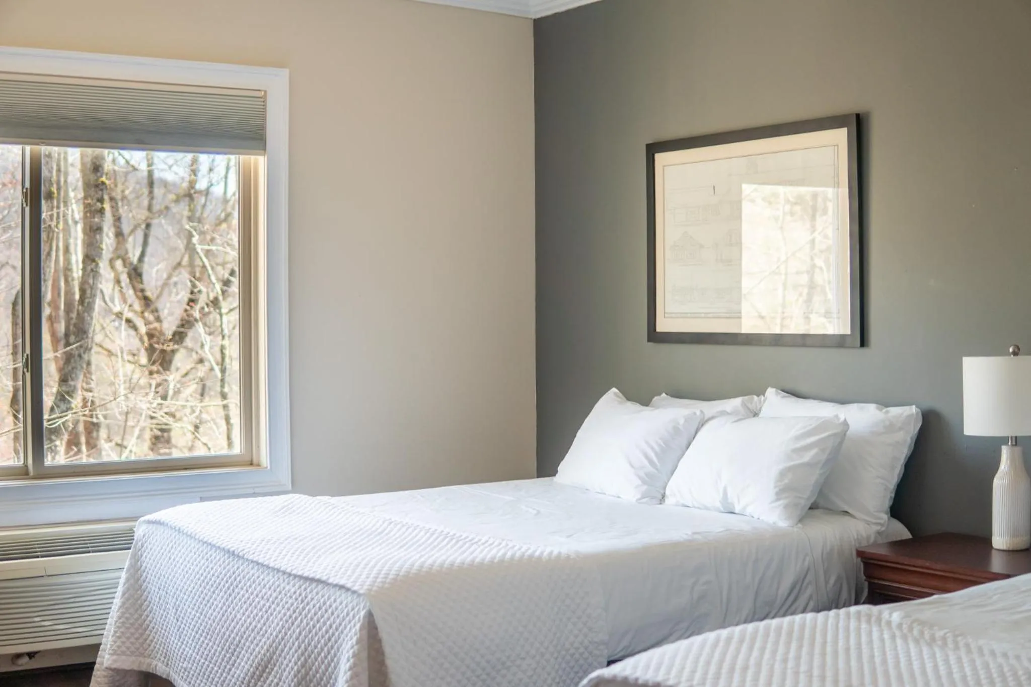 Bed in Inn at Crestwood