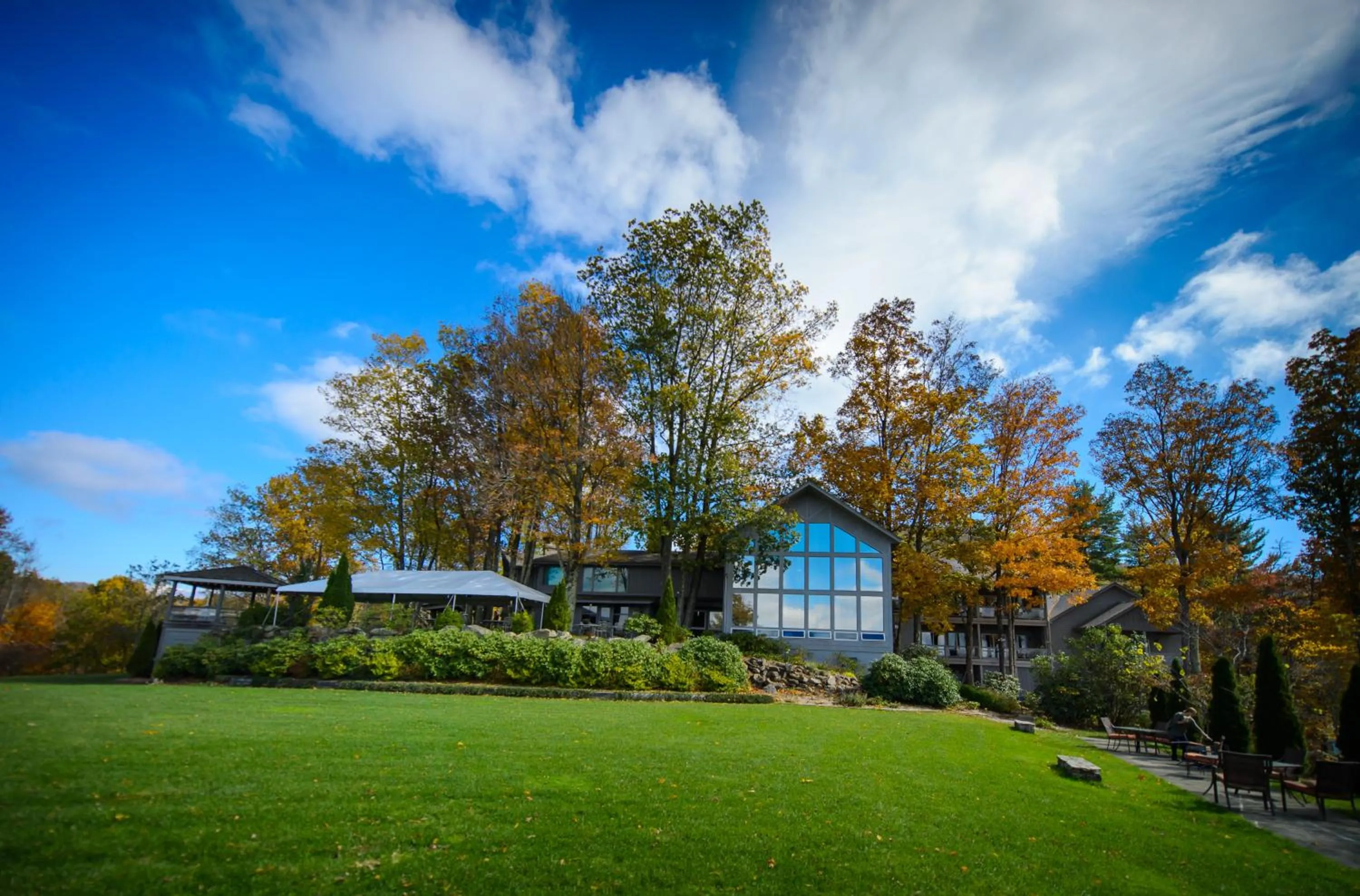 Facade/entrance in Inn at Crestwood