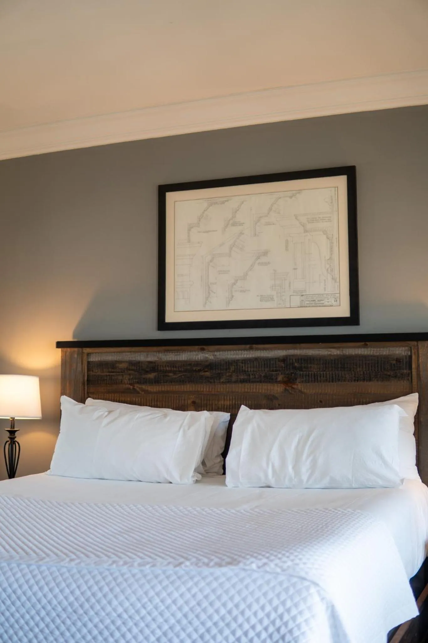 Bed in Inn at Crestwood