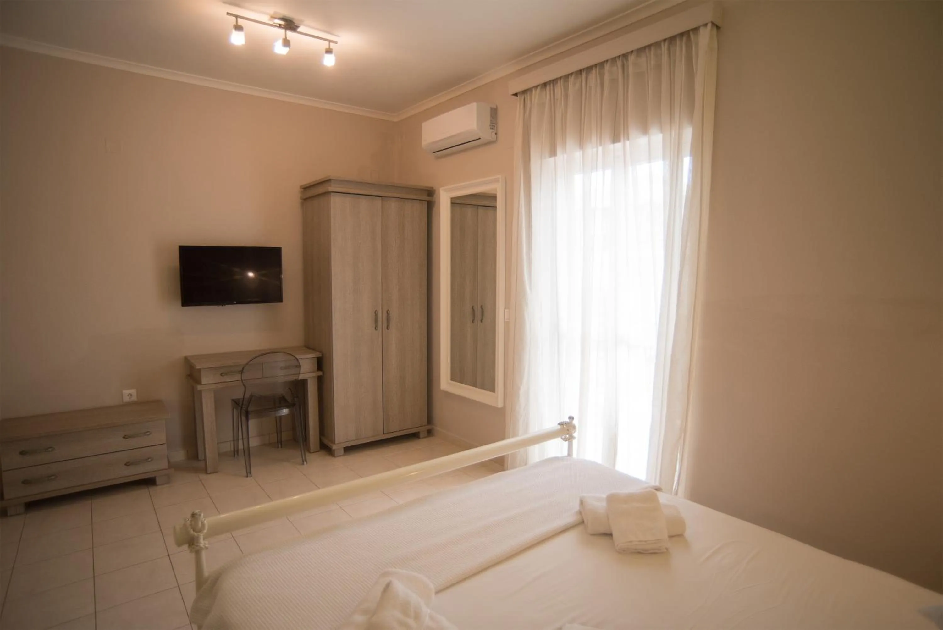 Photo of the whole room, Bed in Studios Artemis