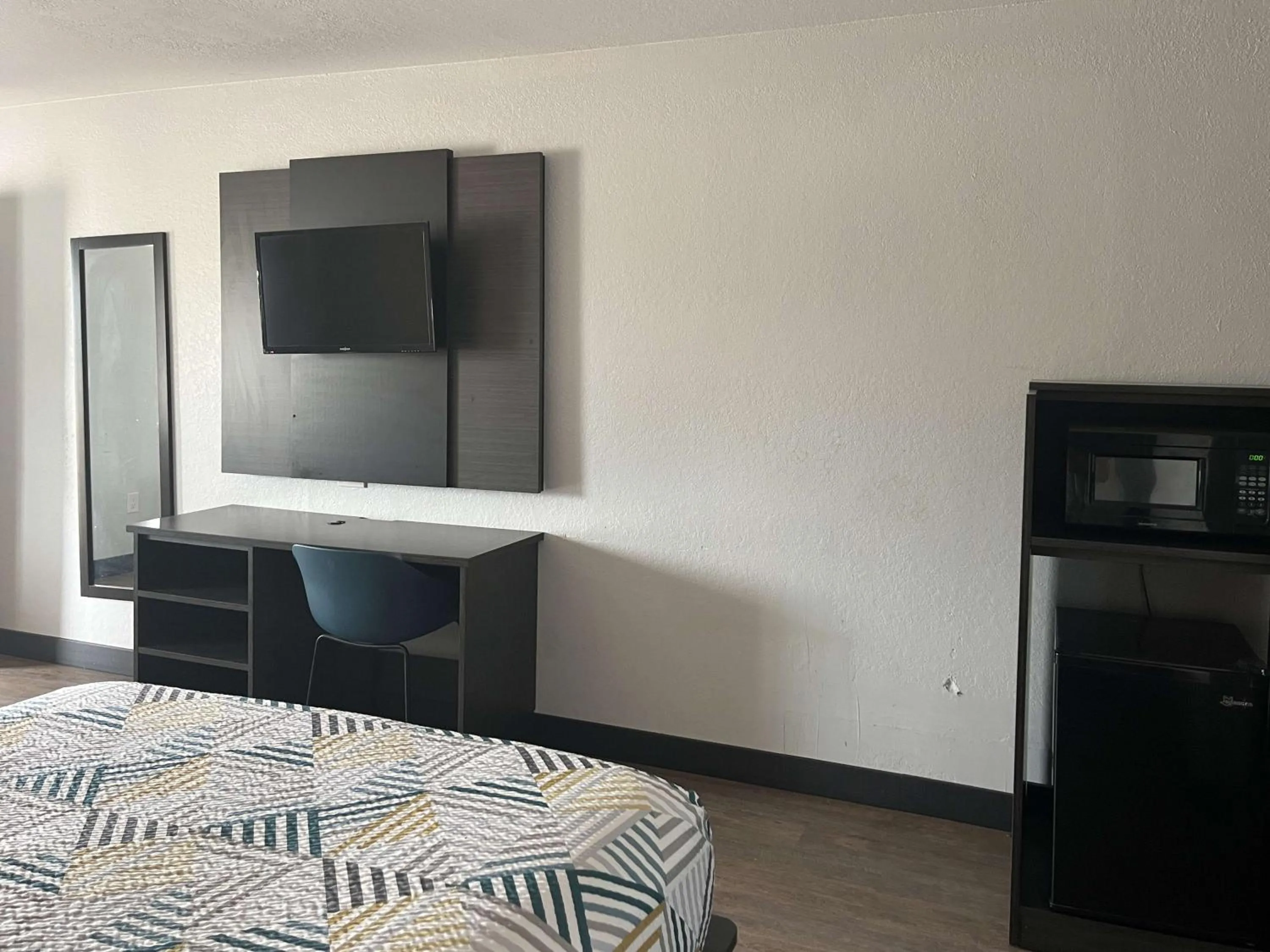 Bedroom, Bed in Motel 6 Seguin TX