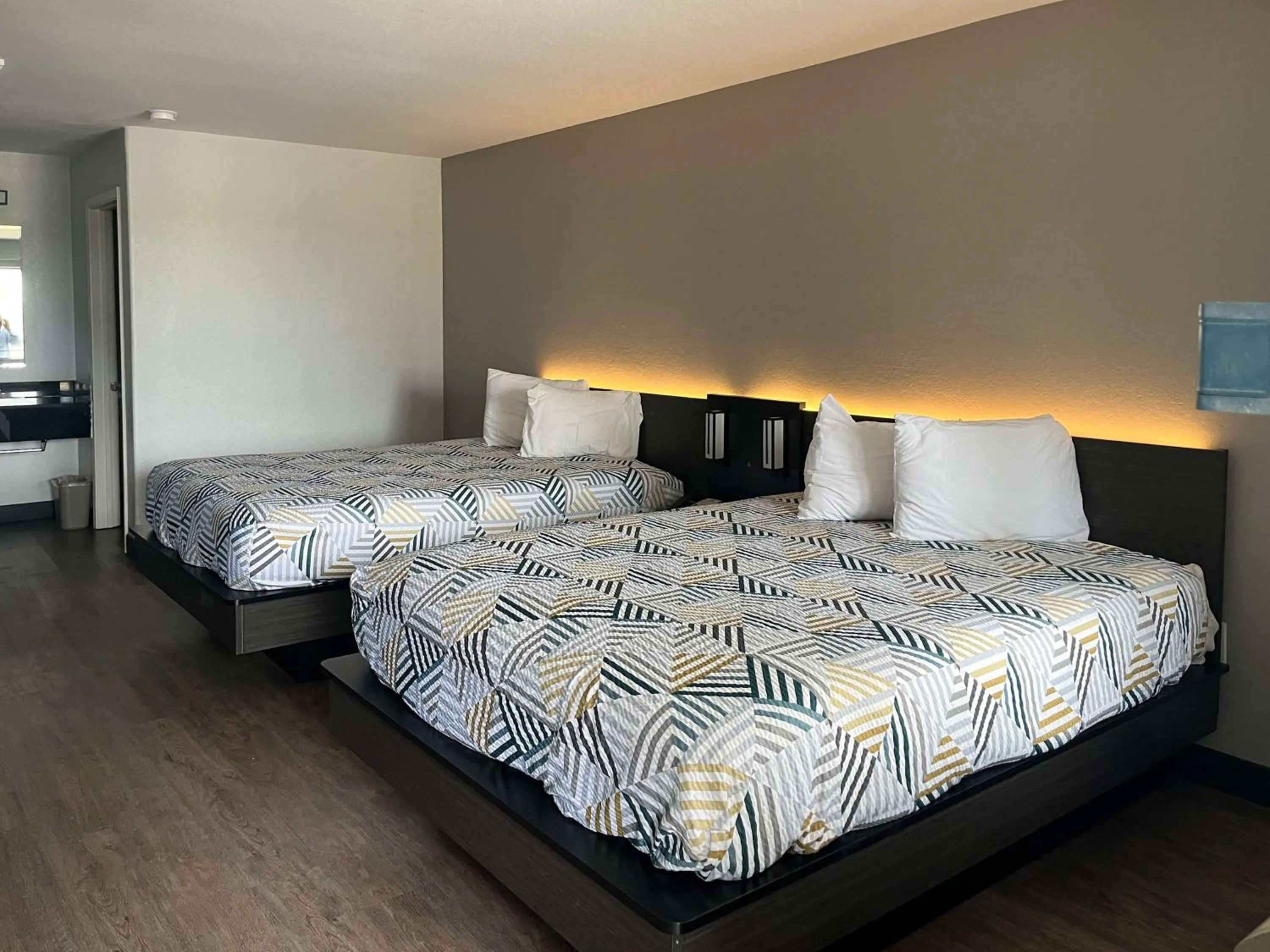 Bedroom, Bed in Motel 6 Seguin TX