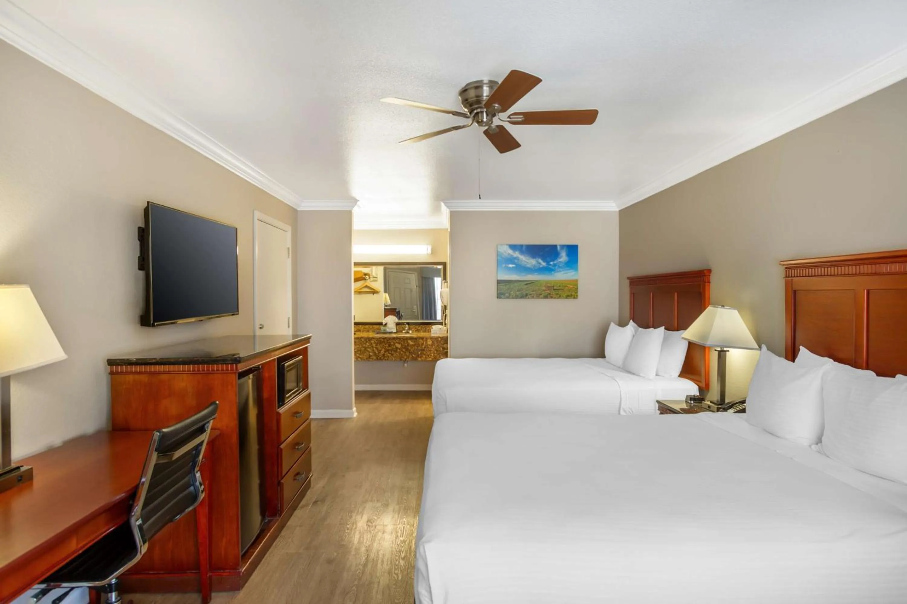 Bedroom, Bed in Best Western Heritage Inn