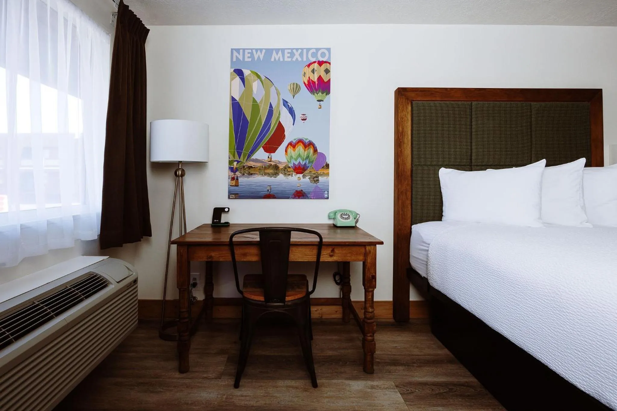 Bedroom, Bed in Taos Valley Lodge