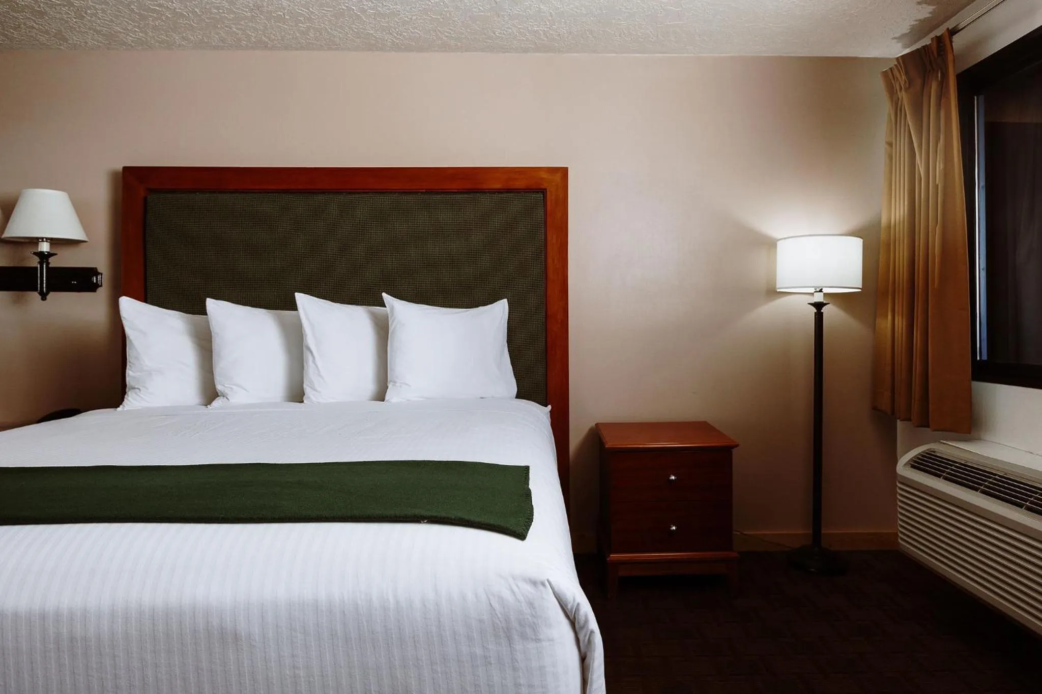 Bed in Taos Valley Lodge