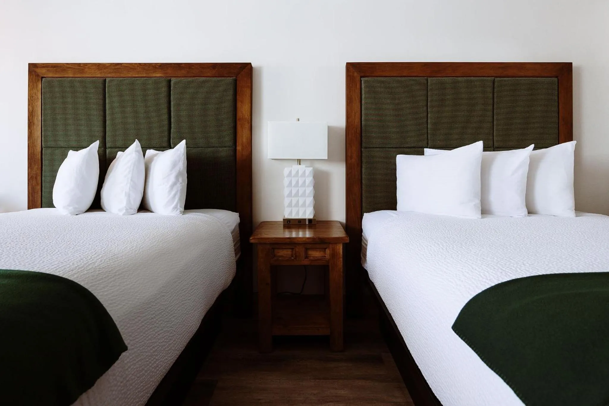 Bedroom, Bed in Taos Valley Lodge