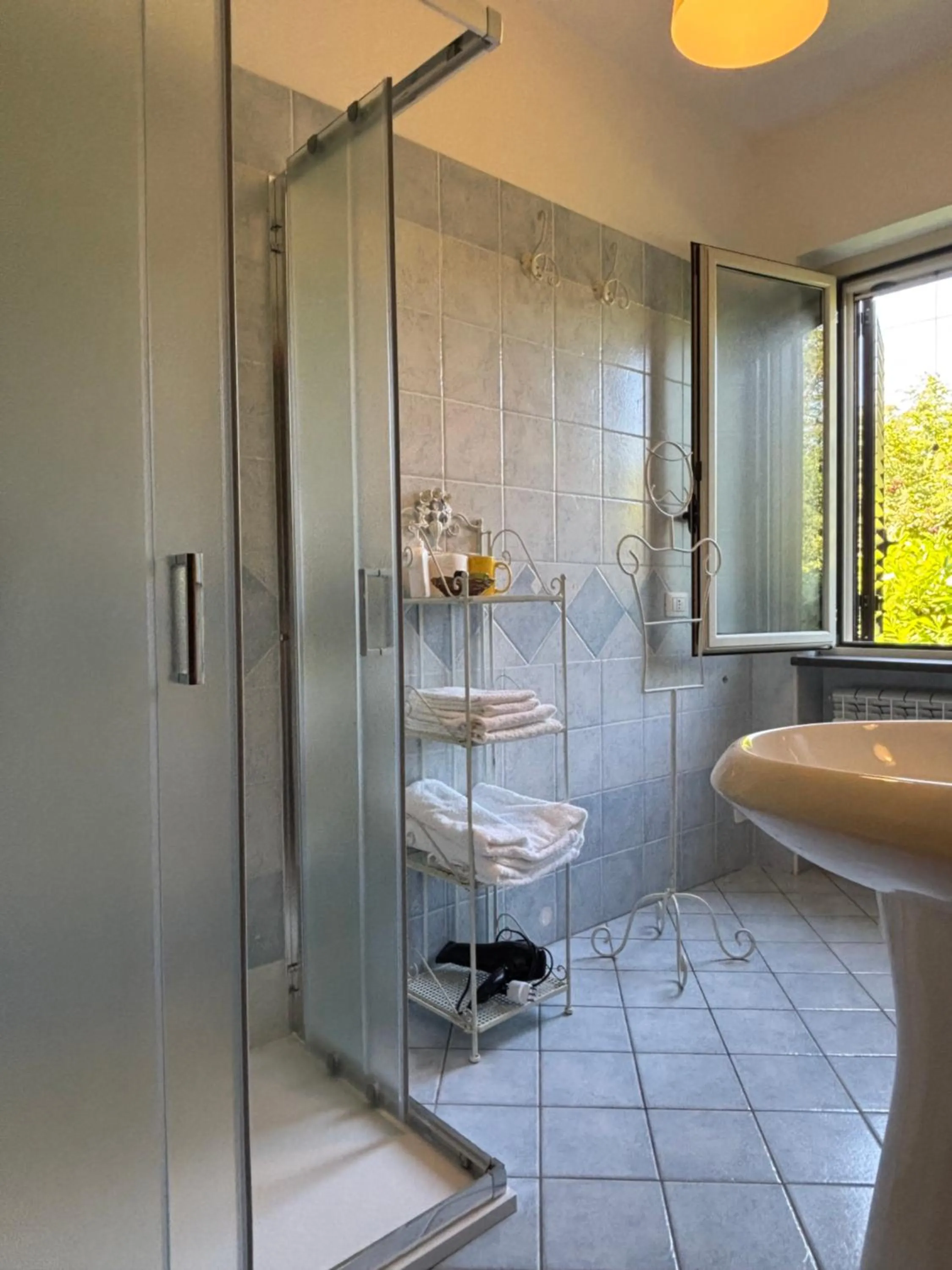 Shower in Domus Olea