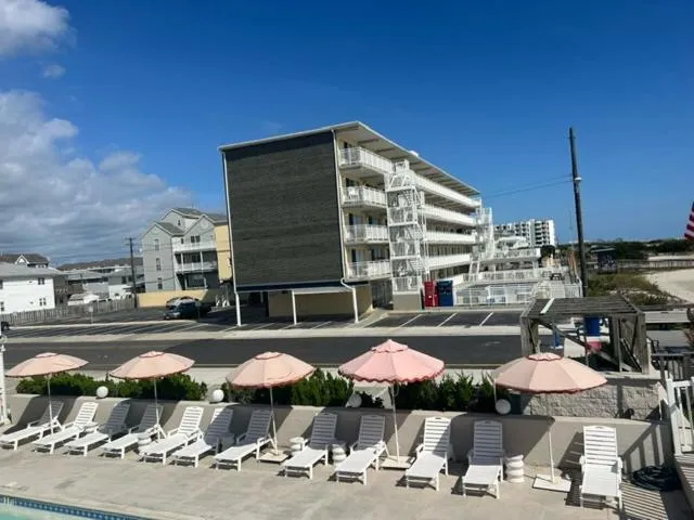 Coliseum Ocean Resort