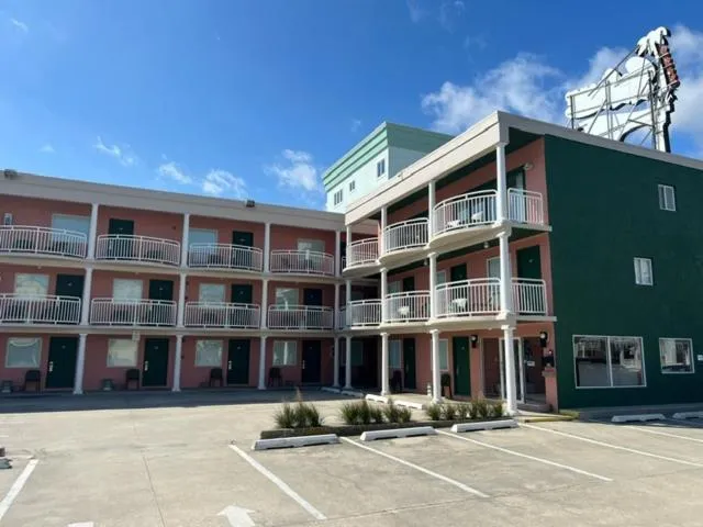 Coliseum Ocean Resort