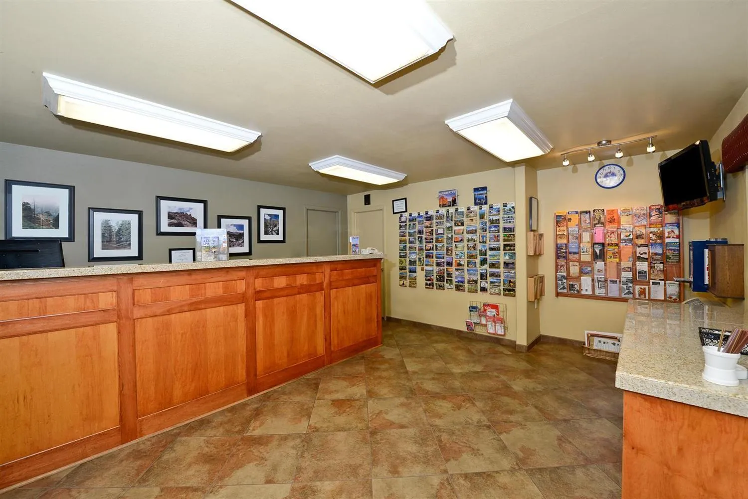 Lobby or reception in Villa Motel at Manitou Springs